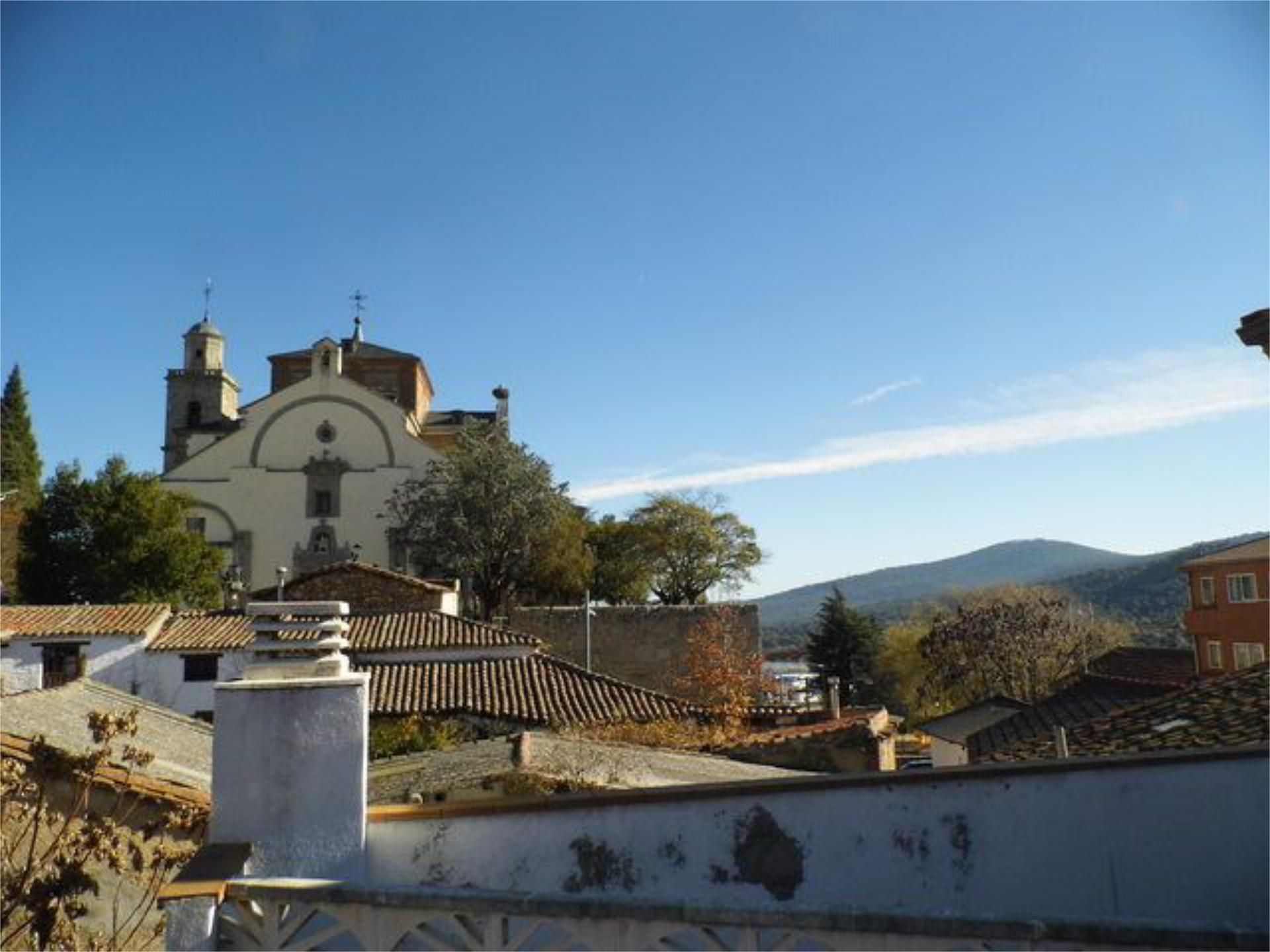 Vista exterior de Dúplex de alquiler en San Martín de Valdeiglesias con Calefacción, Parquet y Terraza