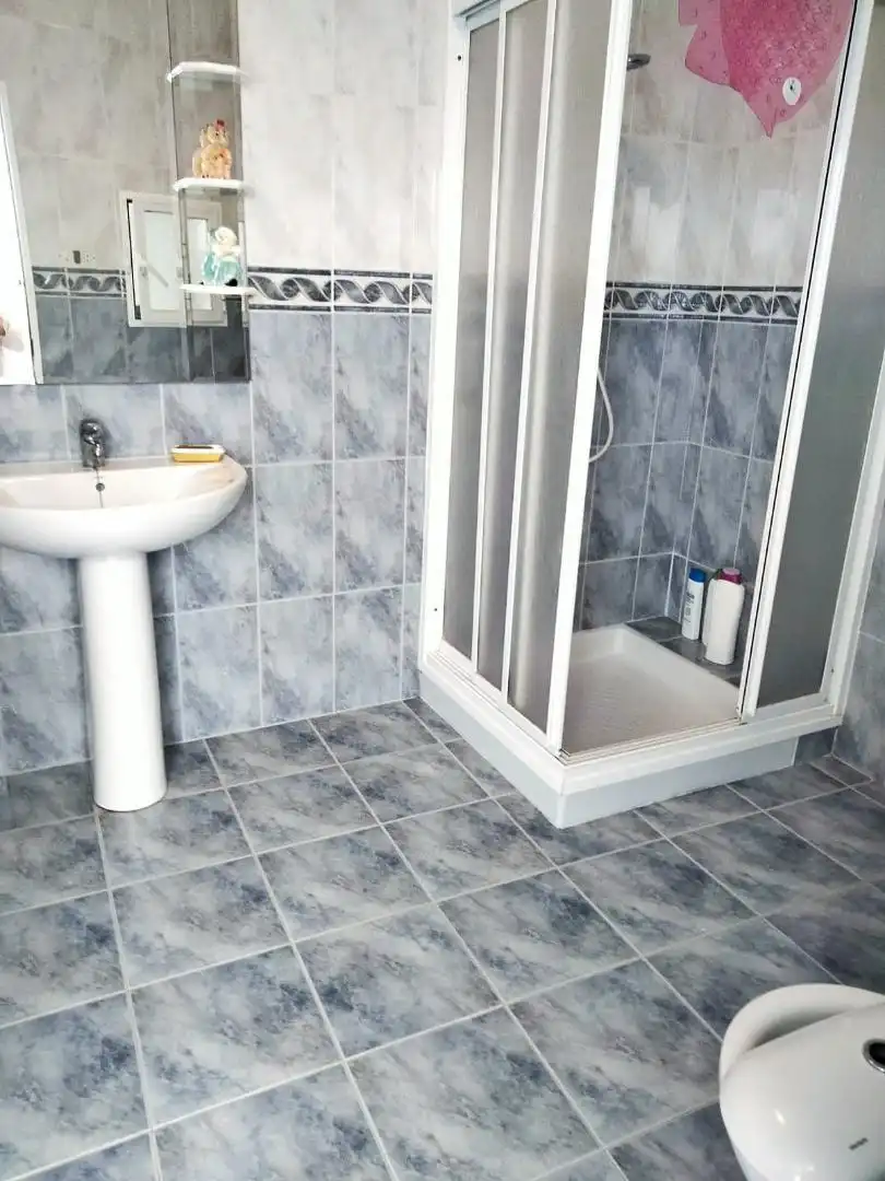 Casa adosada en venta en Calle Vicente Rey, 5, Lopera Baño de Casa adosada en venta en Lopera con Aire acondicionado, Calefacción y Amueblado