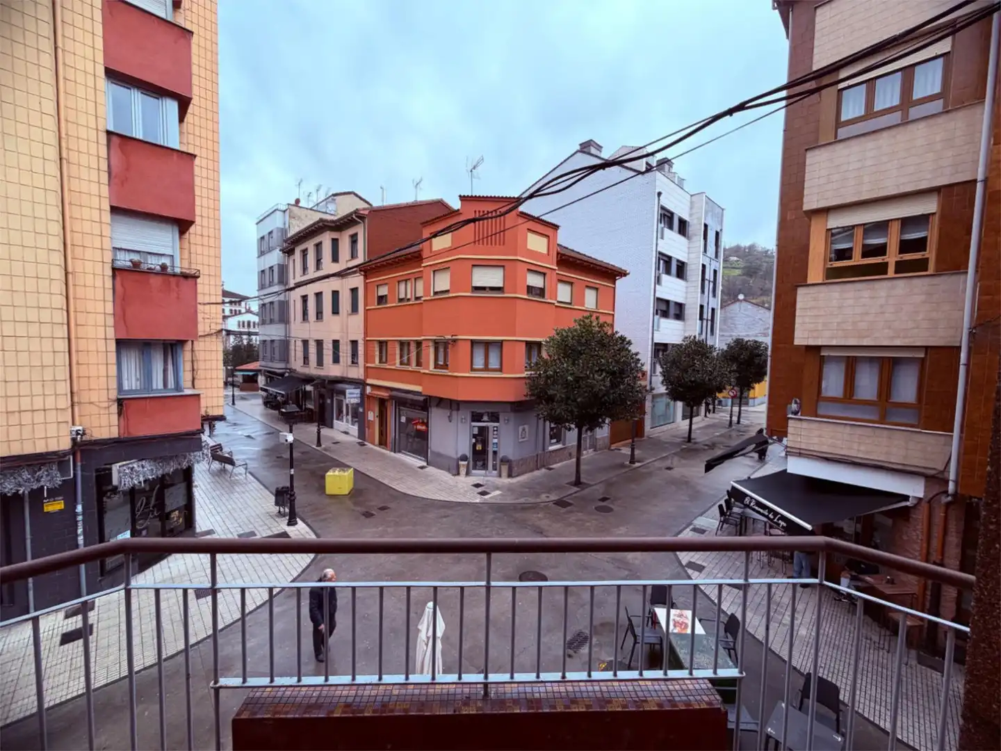 Pis en venda a Calle Menéndez y Pelayo, 20, San Martín del Rey Aurelio Vista exterior de Pis en venda en San Martín del Rey Aurelio amb Terrassa i Balcó