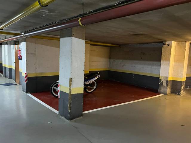 Garaje en Alquiler en Calle de Víctor Andrés Belaunde, 51A en Hispanoamérica - Bernabéu
