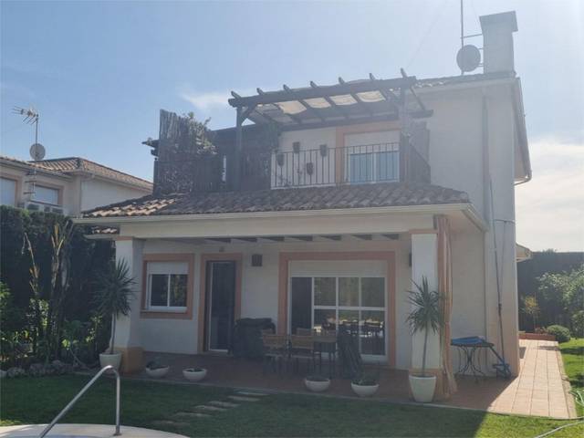 Piso en Venta en Calle Maestra Dońa Remedios Alba Rangel, 6 en Encinarejo de Córdoba