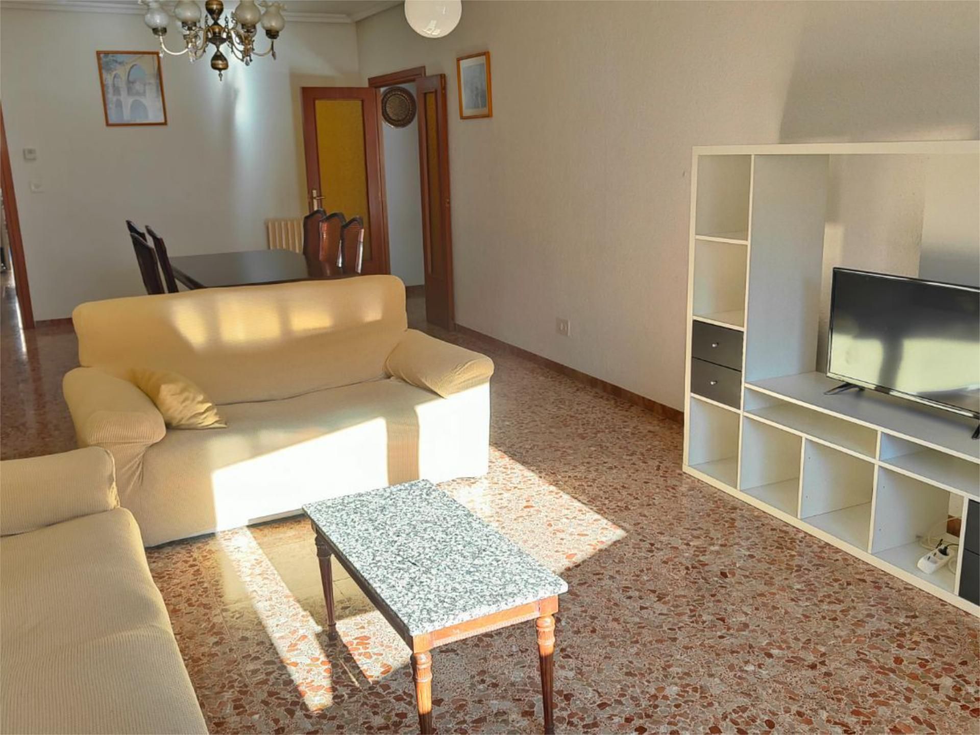 Piso de alquiler en Calle de Fuentebuena, 25, Arrabal - Carrel - San Julián Sala de estar de Piso de alquiler en Teruel Capital con Calefacción y Amueblado