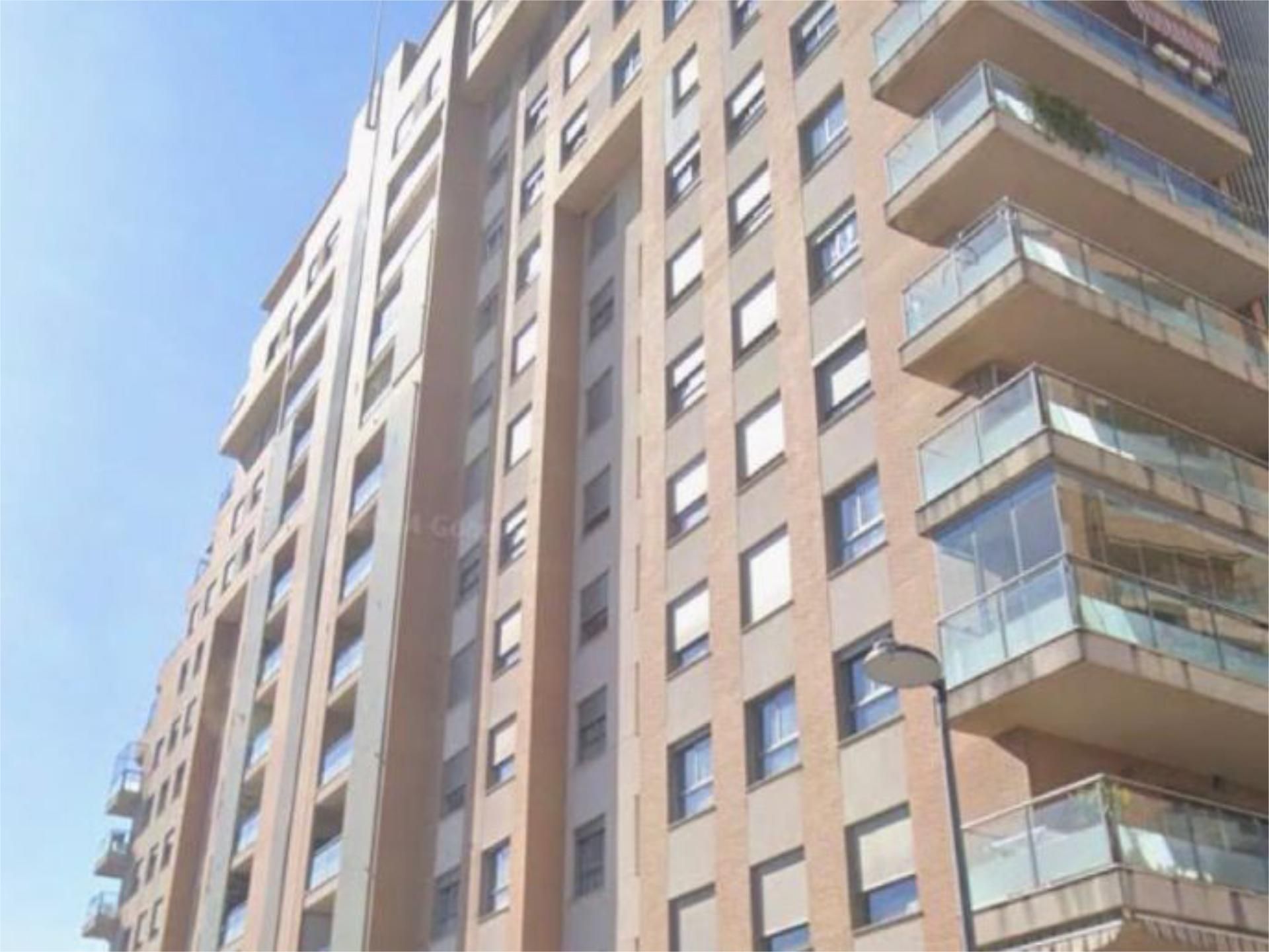 Außenansicht von Wohnung zur Miete in Mislata mit Terrasse und Schwimmbad