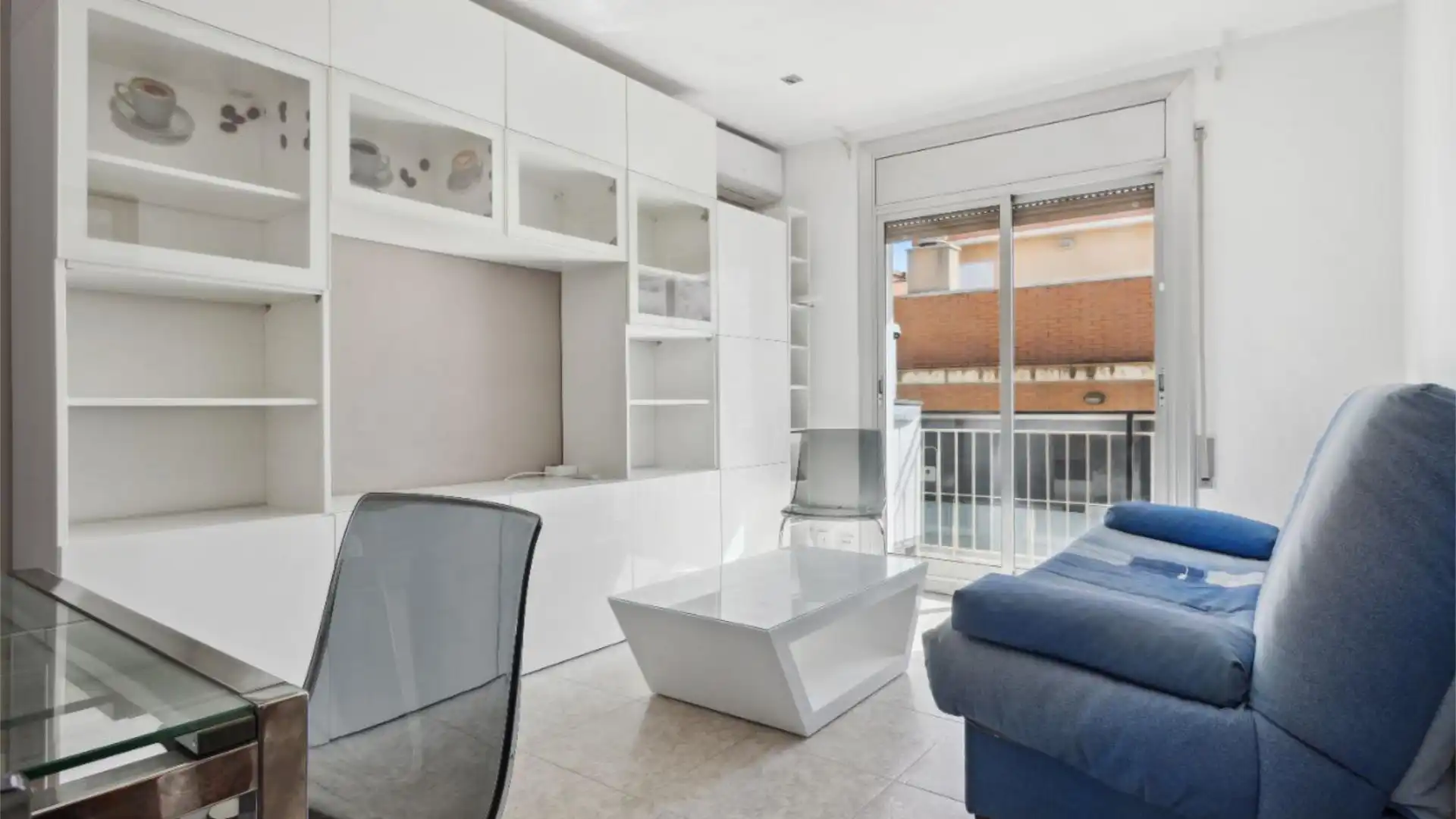 Sala de estar de Piso en venta en L'Hospitalet de Llobregat con Aire acondicionado y Balcón