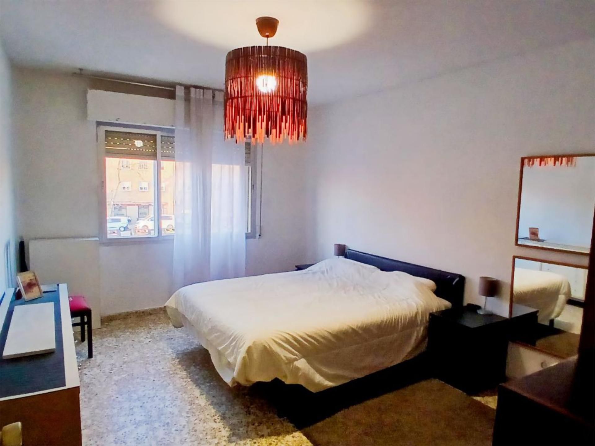 Bedroom of Flat for share in  Madrid Capital  with Heating and Furnished