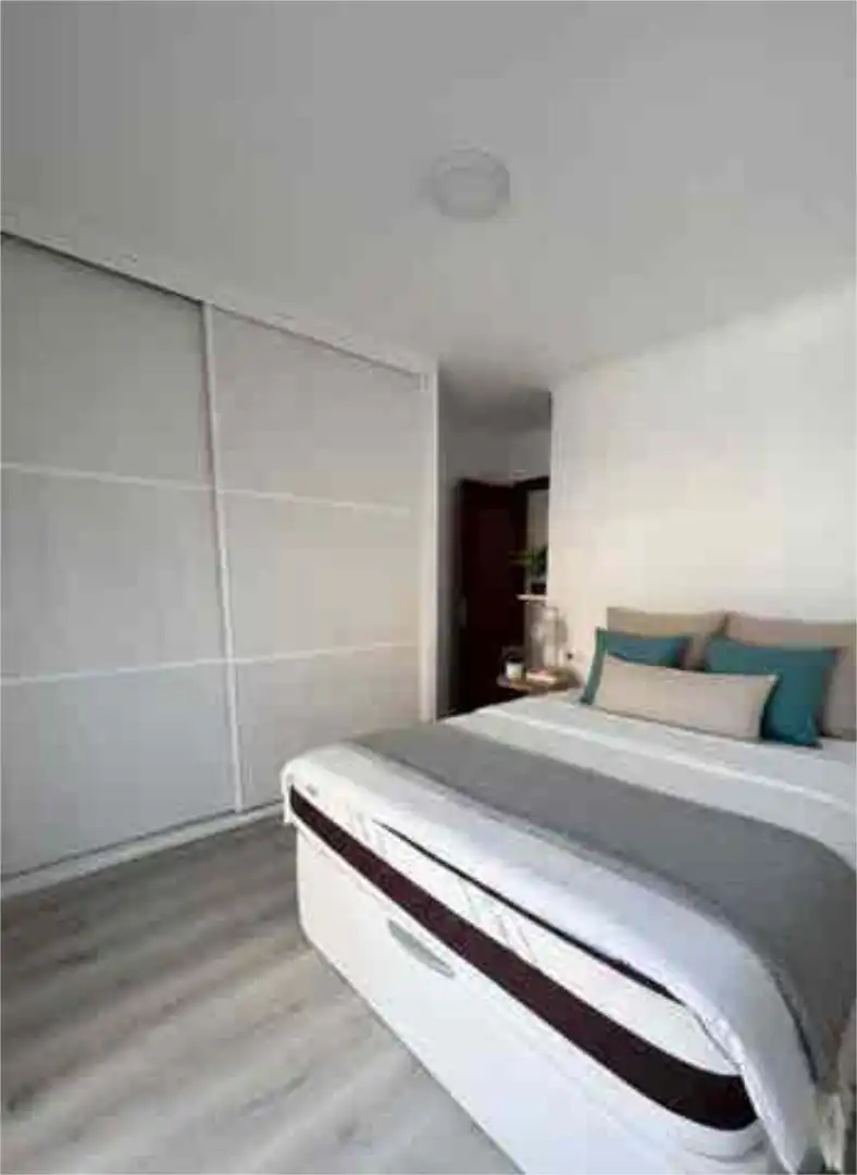 Apartamento en venta en Puerta Blanca Habitación de Apartamento en venta en Málaga con Terraza y Piscina
