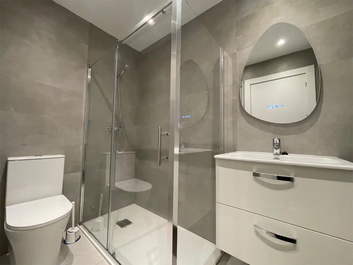 Apartments for rent in Calle Iniestas, 12, Juan Carlos I Bathroom of Apartments for rent in Murcia with Air Conditioner, Heating and Terrace