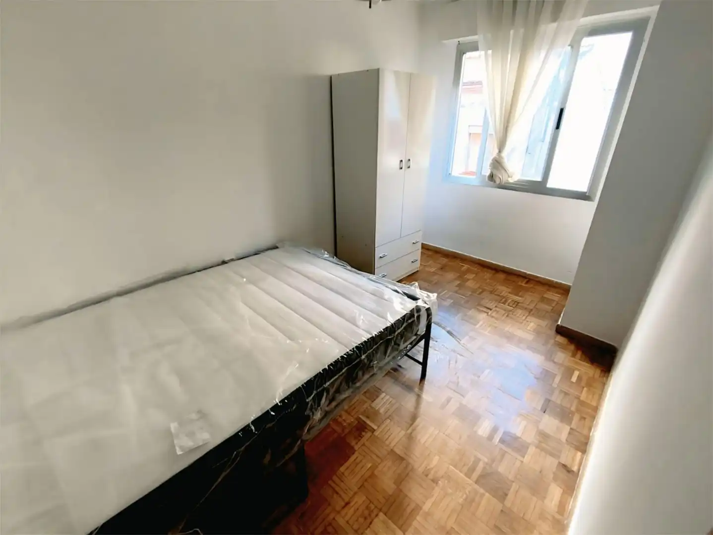 Wohnung zur Miete in Calle San Vicente, 8, El Pilar - La Estación Schlafzimmer von Wohnung zur Miete in Talavera de la Reina mit Balkon
