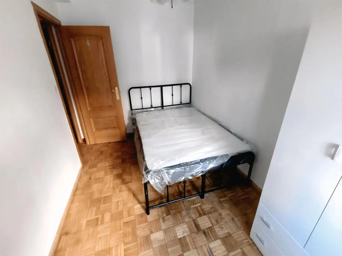 Wohnung zur Miete in Calle San Vicente, 8, El Pilar - La Estación Schlafzimmer von Wohnung zur Miete in Talavera de la Reina mit Balkon
