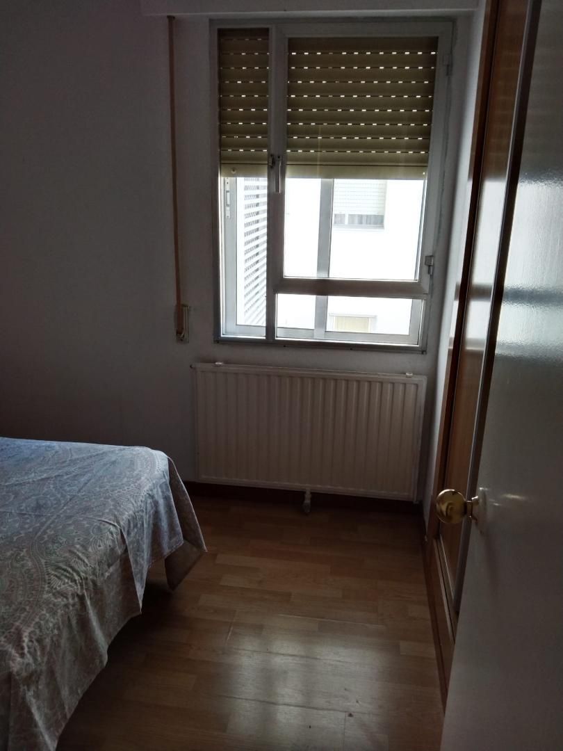 Habitación de Piso para compartir en Laguna de Duero con Calefacción, Parquet y Amueblado