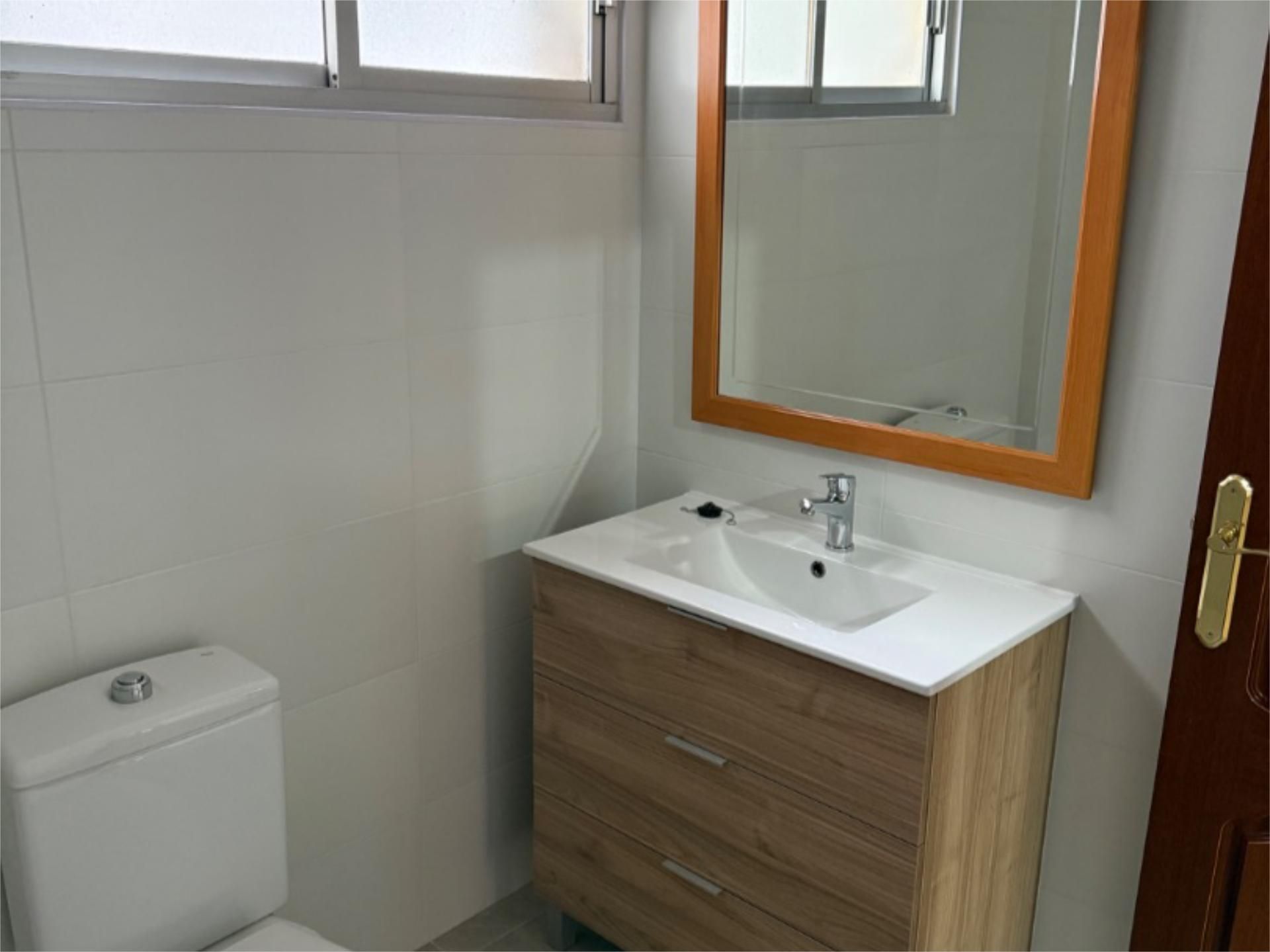 Piso de alquiler en Calle Doctor Fleming, 3, Centro ciudad Baño de Piso de alquiler en Linares con Aire acondicionado, Trastero y Amueblado