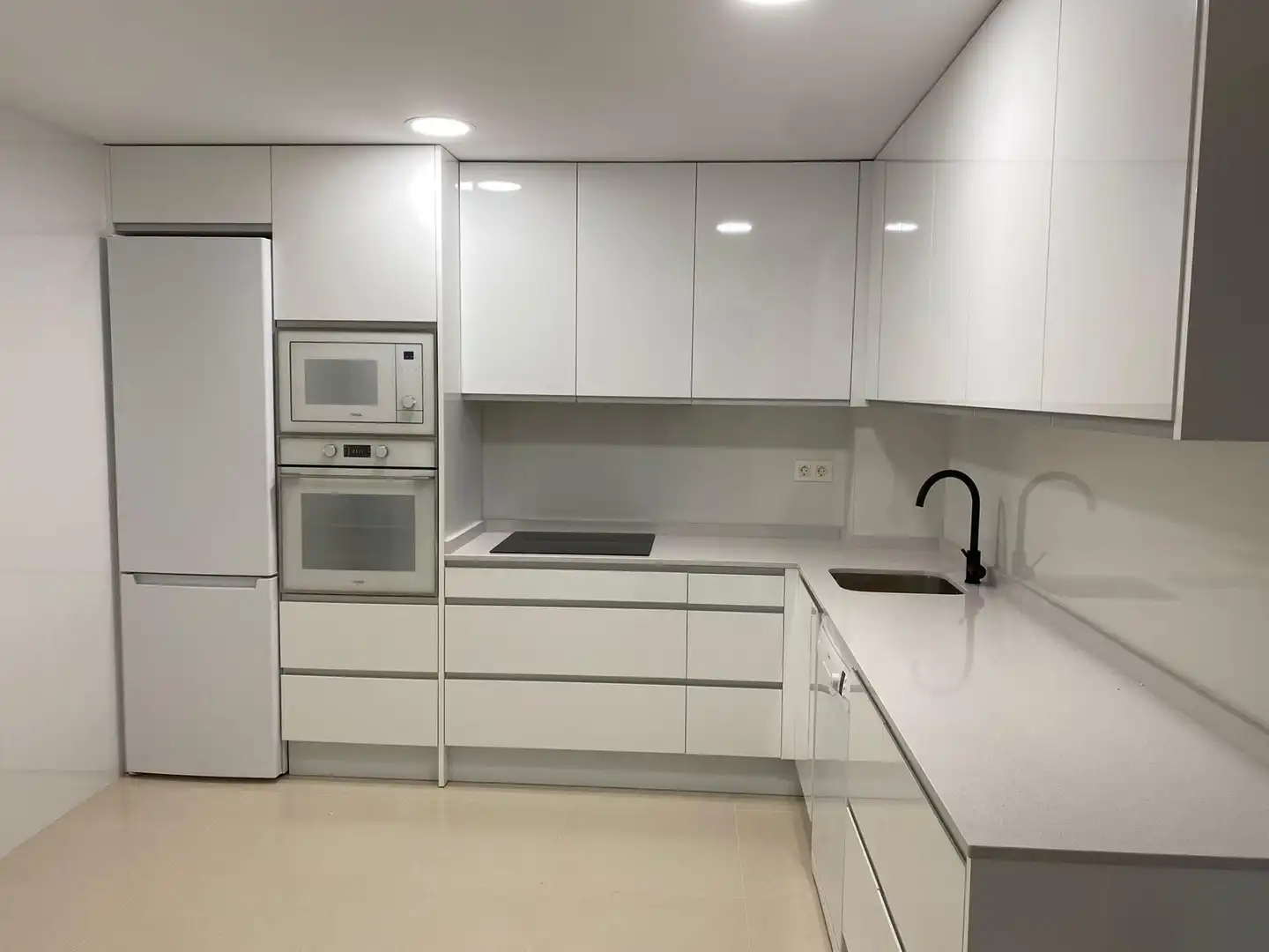 Piso de alquiler en Avenida del Tenor Fleta, 34, Barrio de San José Cocina de Piso de alquiler en Zaragoza con Aire acondicionado, Calefacción y Amueblado