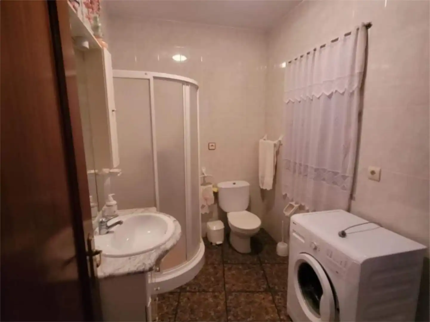 Bany de Pis en venda en Bedmar y Garcíez amb Aire condicionat, Moblat i Balcó