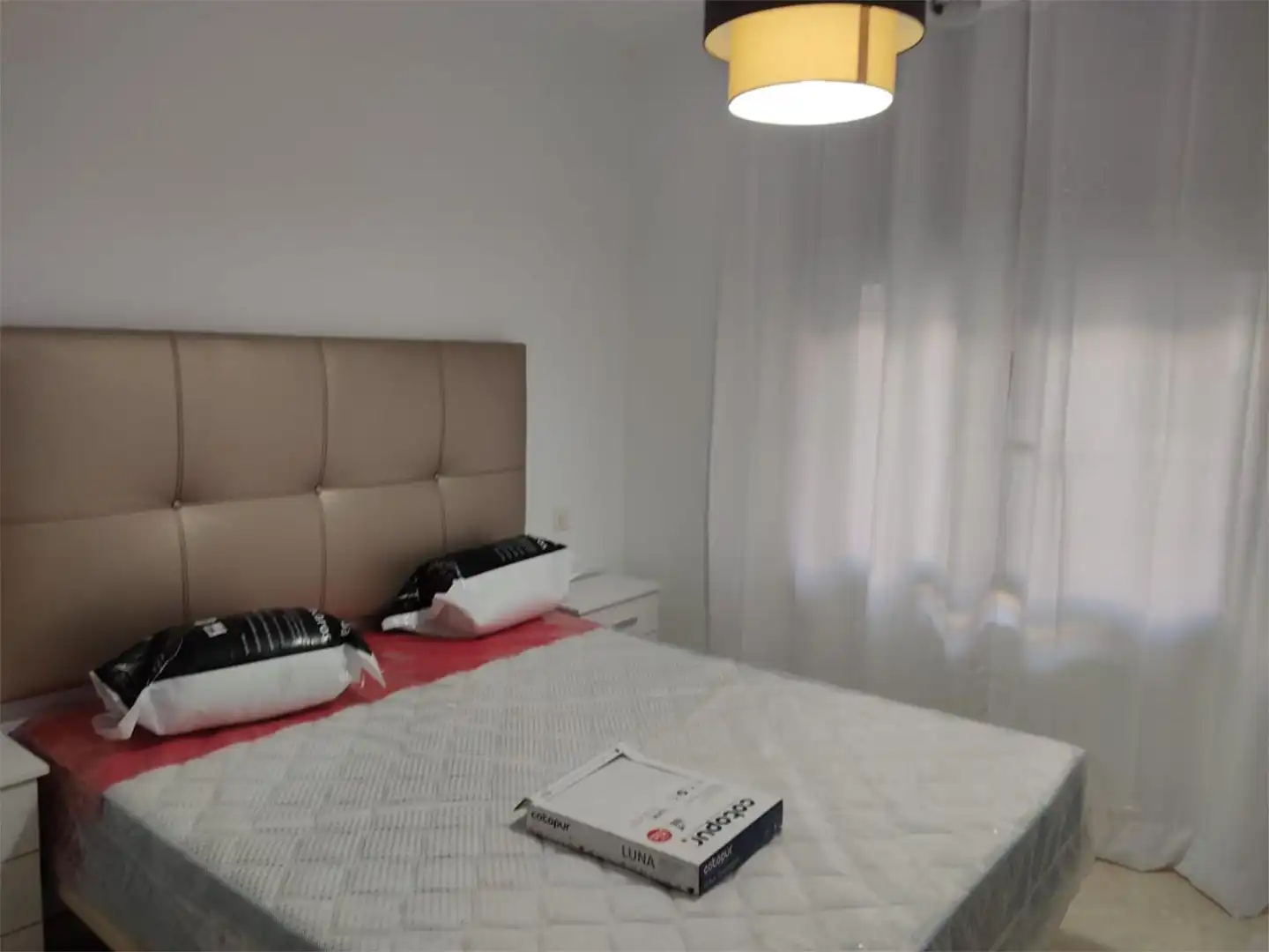 Dormitori de Pis en venda en  Granada Capital amb Aire condicionat, Terrassa i Balcó