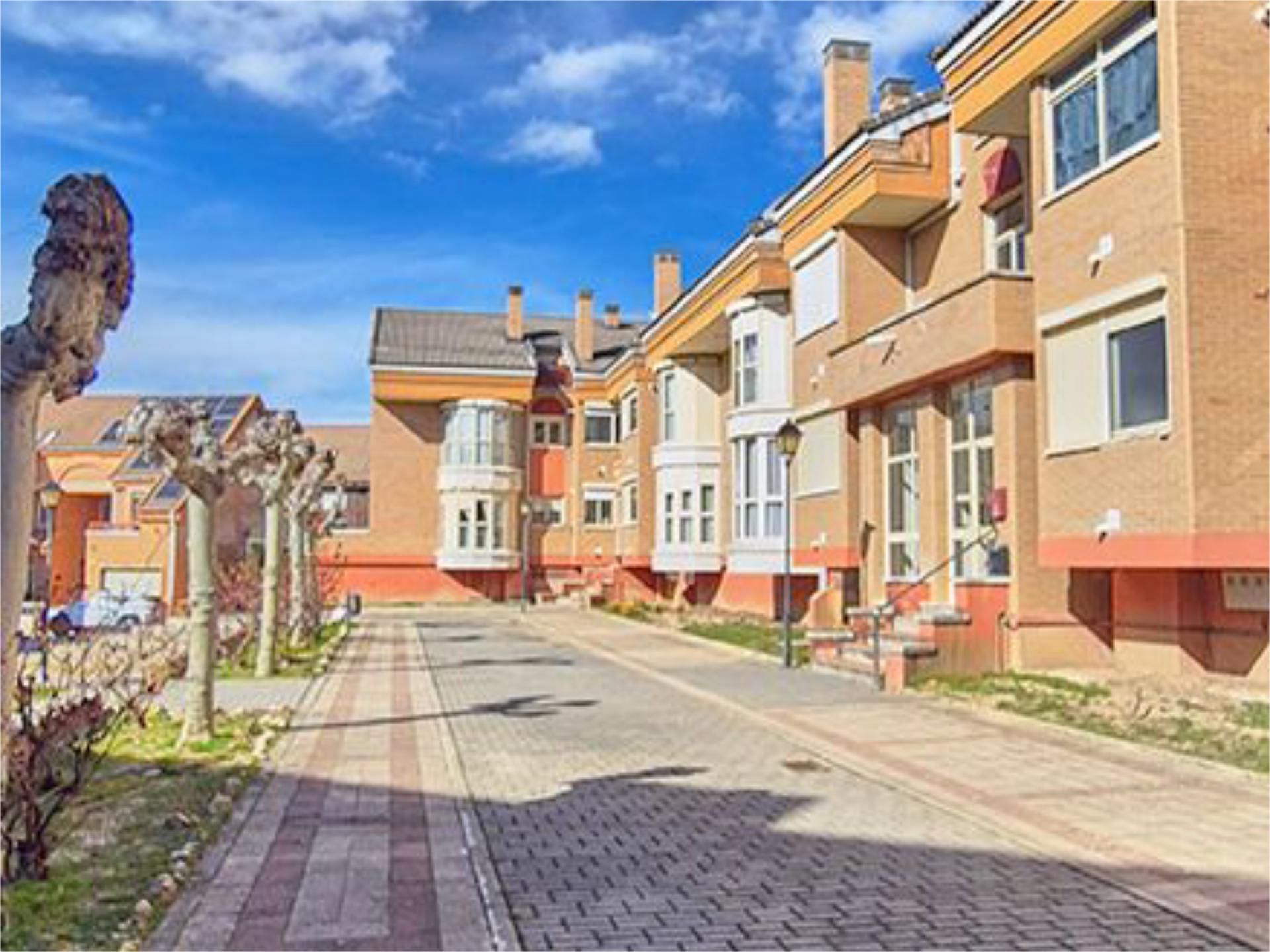 Exterior view of Duplex for sale in Cistérniga  with Heating, Private garden and Terrace