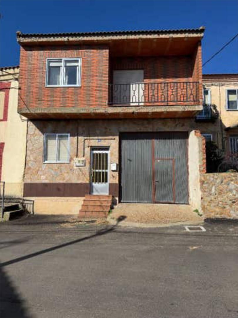 Vista exterior de Casa o xalet en venda en Manganeses de la Polvorosa amb Calefacció, Traster i Moblat