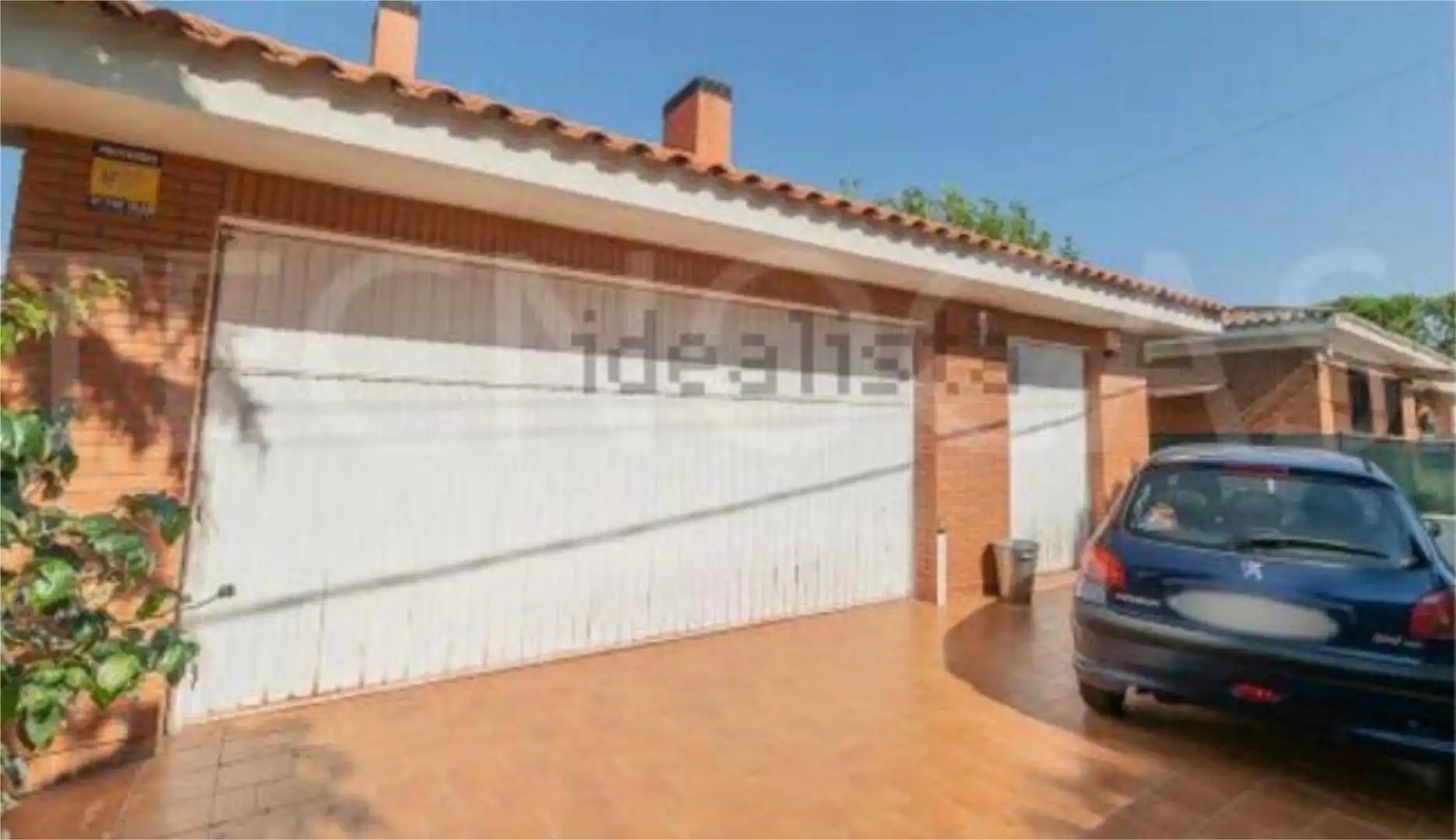 Casa adosada en venta en Serranillos del Valle Vista exterior de Casa adosada en venta en Serranillos del Valle con Calefacción, Jardín privado y Terraza