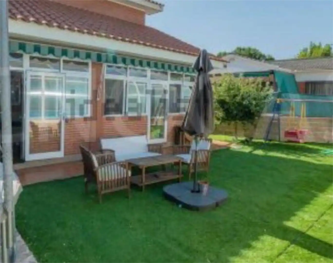 Casa adosada en venta en Serranillos del Valle Jardín de Casa adosada en venta en Serranillos del Valle con Calefacción, Jardín privado y Terraza