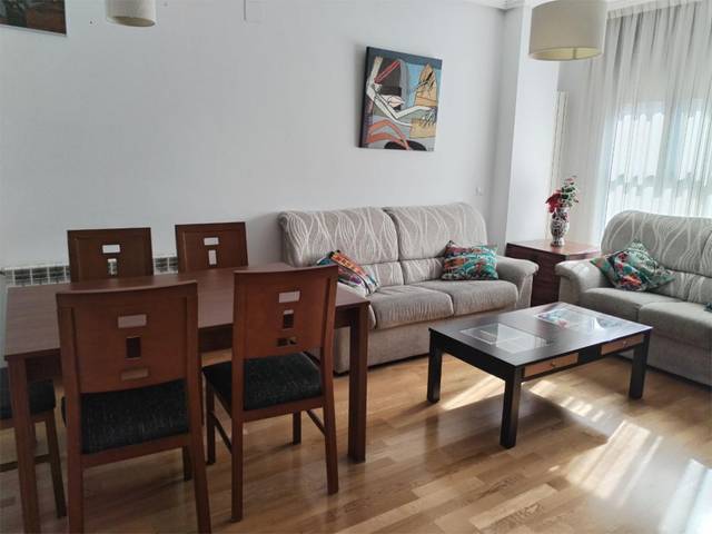 Piso en Alquiler en Calle de la Infanta Paz de Borbón, 1 en Reyes Católicos - Paseo San Antonio