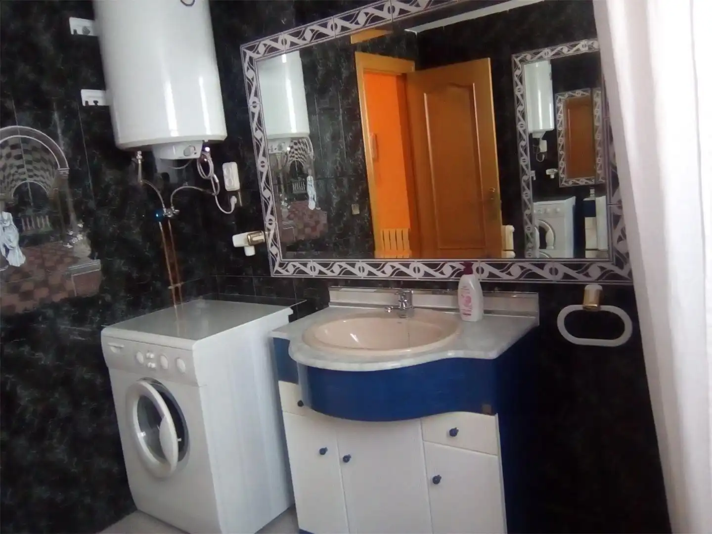 Badezimmer von Wohnung zur untervermieten in Zaragoza mit Klimaanlage, Heizung und Parkett