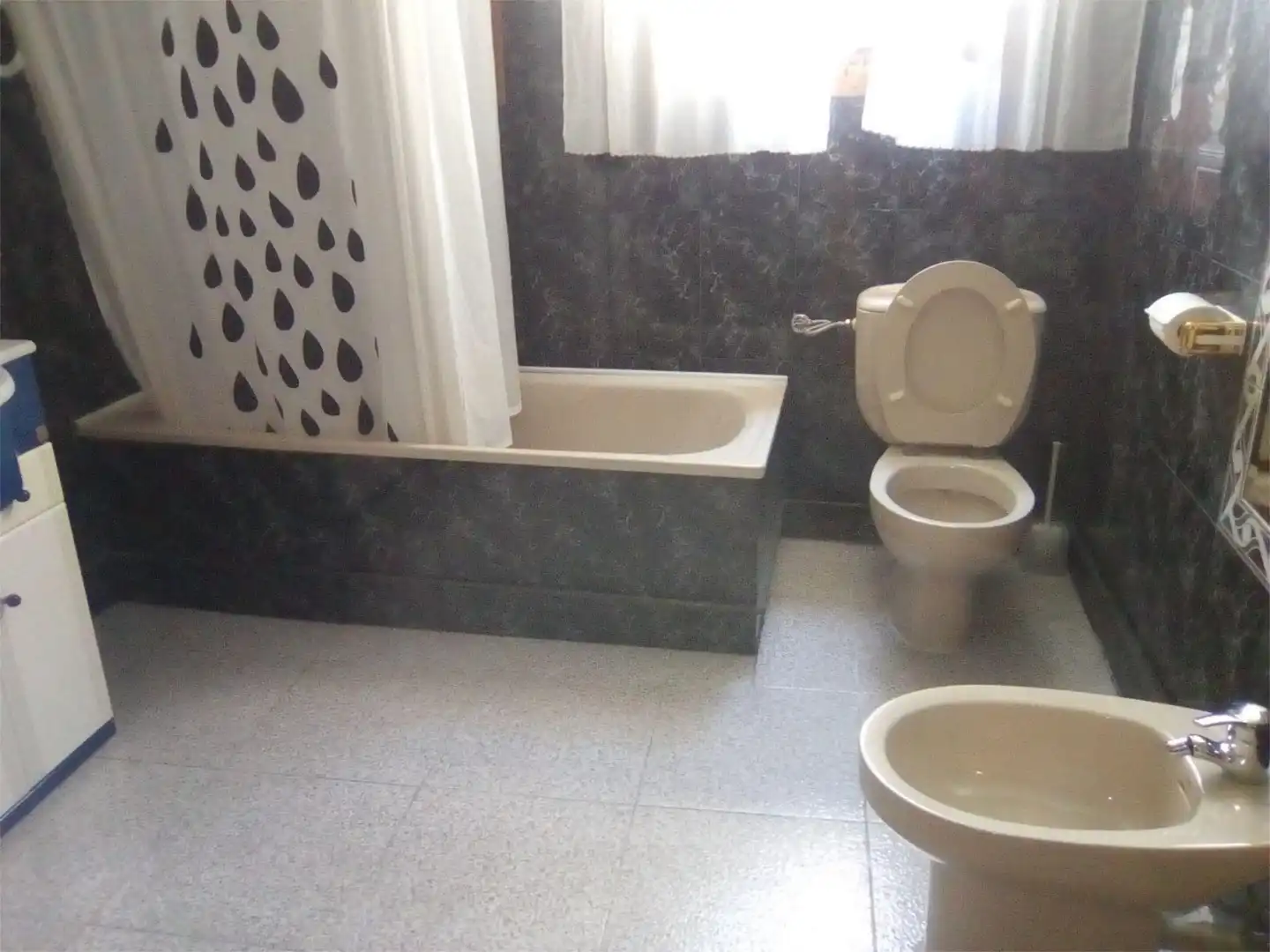 Badezimmer von Wohnung zur untervermieten in Zaragoza mit Klimaanlage, Heizung und Parkett