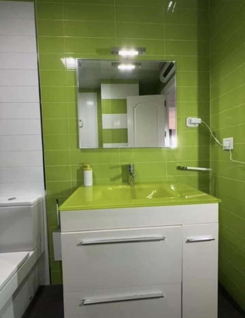 Piso para compartir en Paseo Marqueses de Linares, 28, La Paz - Las Américas Baño de Piso para compartir en Linares con Parquet, Amueblado y Balcón