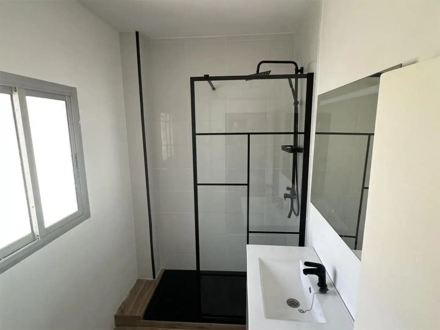 Piso en venta en Calle Cabecillo de Martín Sánchez, 56, Valverde del Camino Baño de Piso en venta en Valverde del Camino con Aire acondicionado, Terraza y Balcón