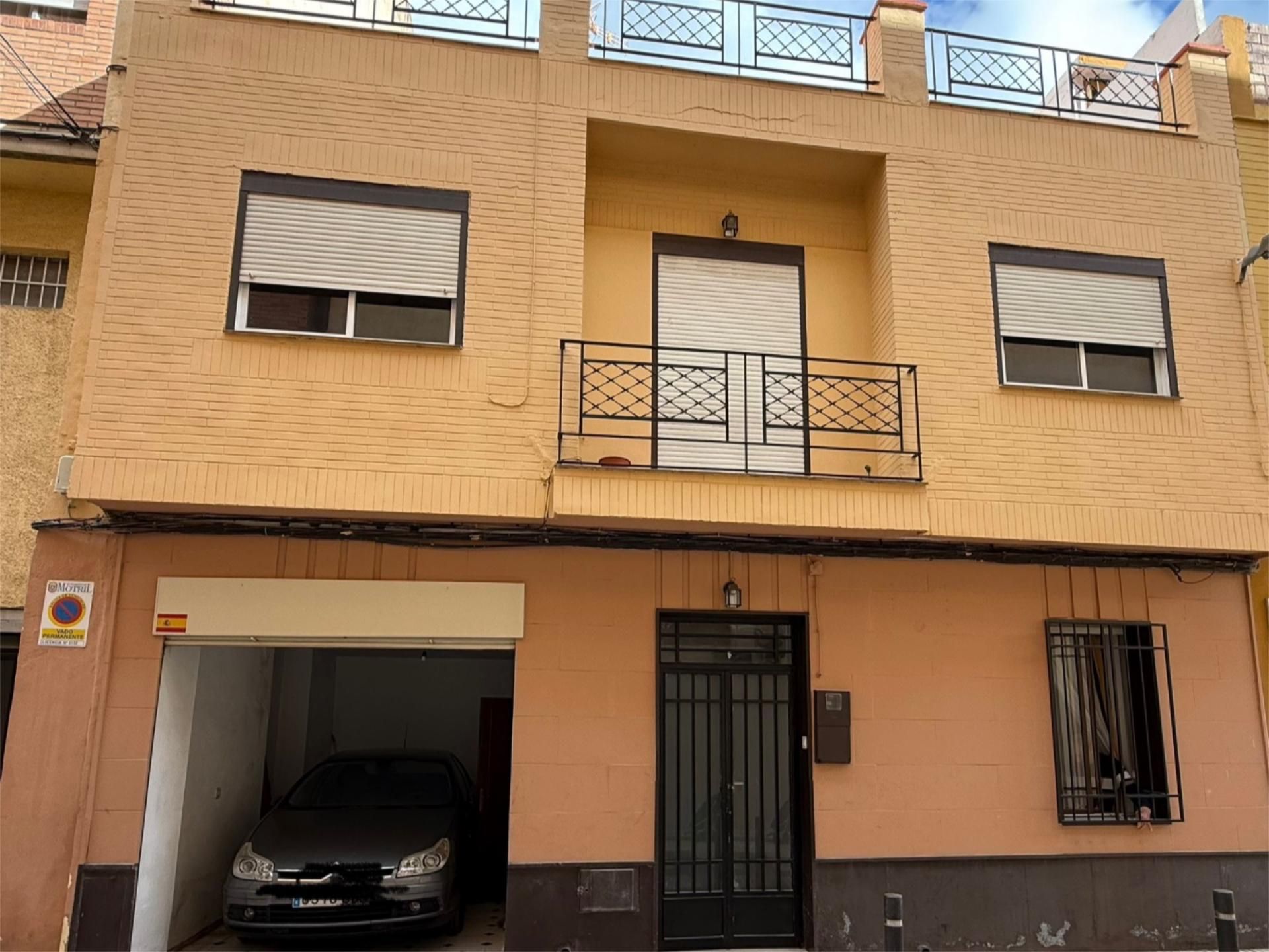 Casa adosada en venta en Calle Francisco Pérez García, 5, Motril ciudad Vista exterior de Casa adosada en venta en Motril con Terraza y Balcón