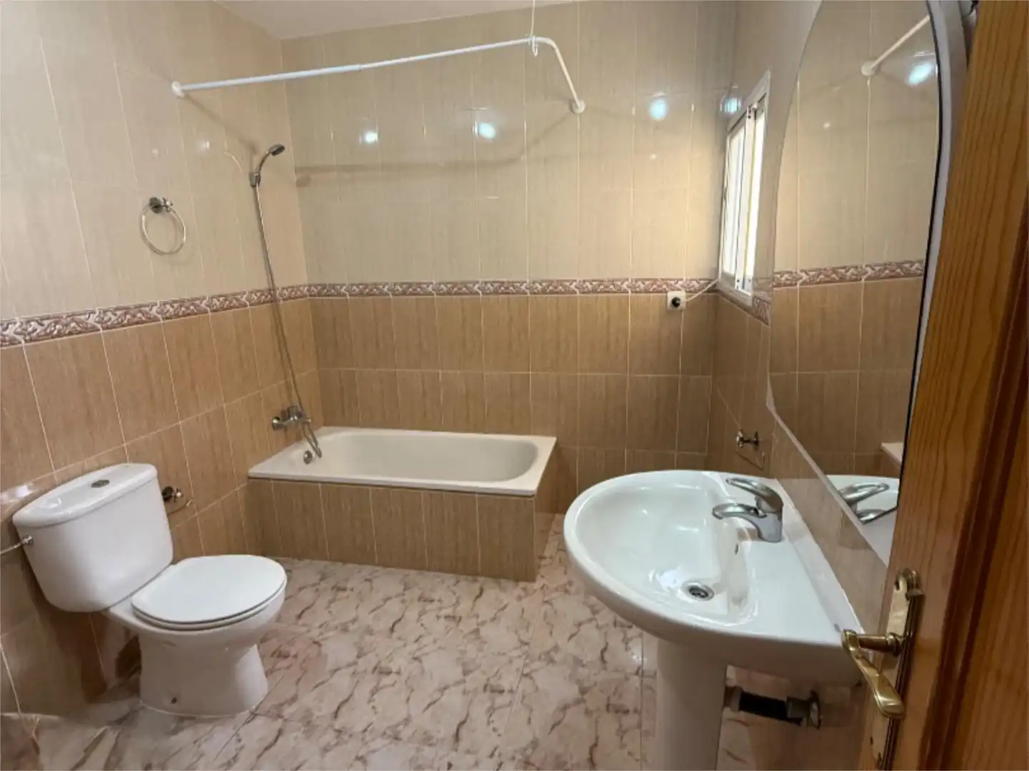 Casa adosada en venta en Calle Francisco Pérez García, 5, Motril ciudad Baño de Casa adosada en venta en Motril con Terraza y Balcón
