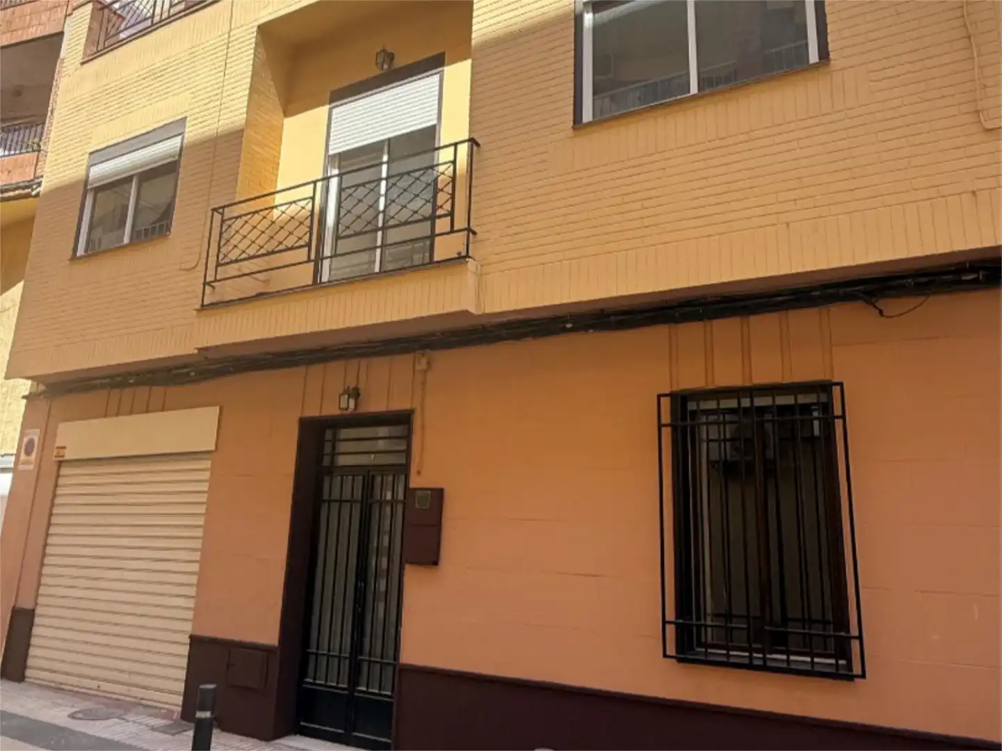 Casa adosada en venta en Calle Francisco Pérez García, 5, Motril ciudad Vista exterior de Casa adosada en venta en Motril con Terraza y Balcón