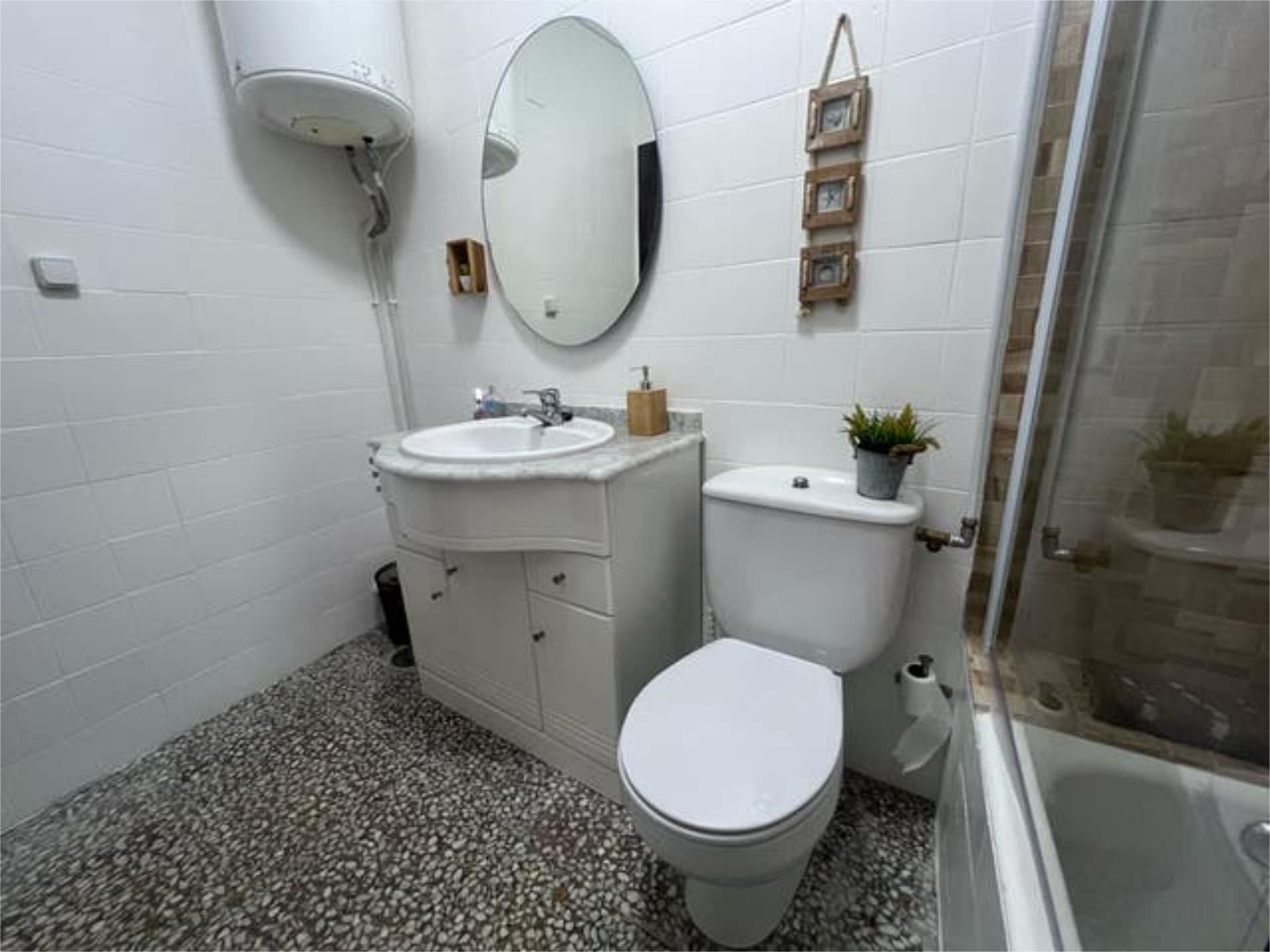Bathroom of Flat for rent in Novelda  with Terrace