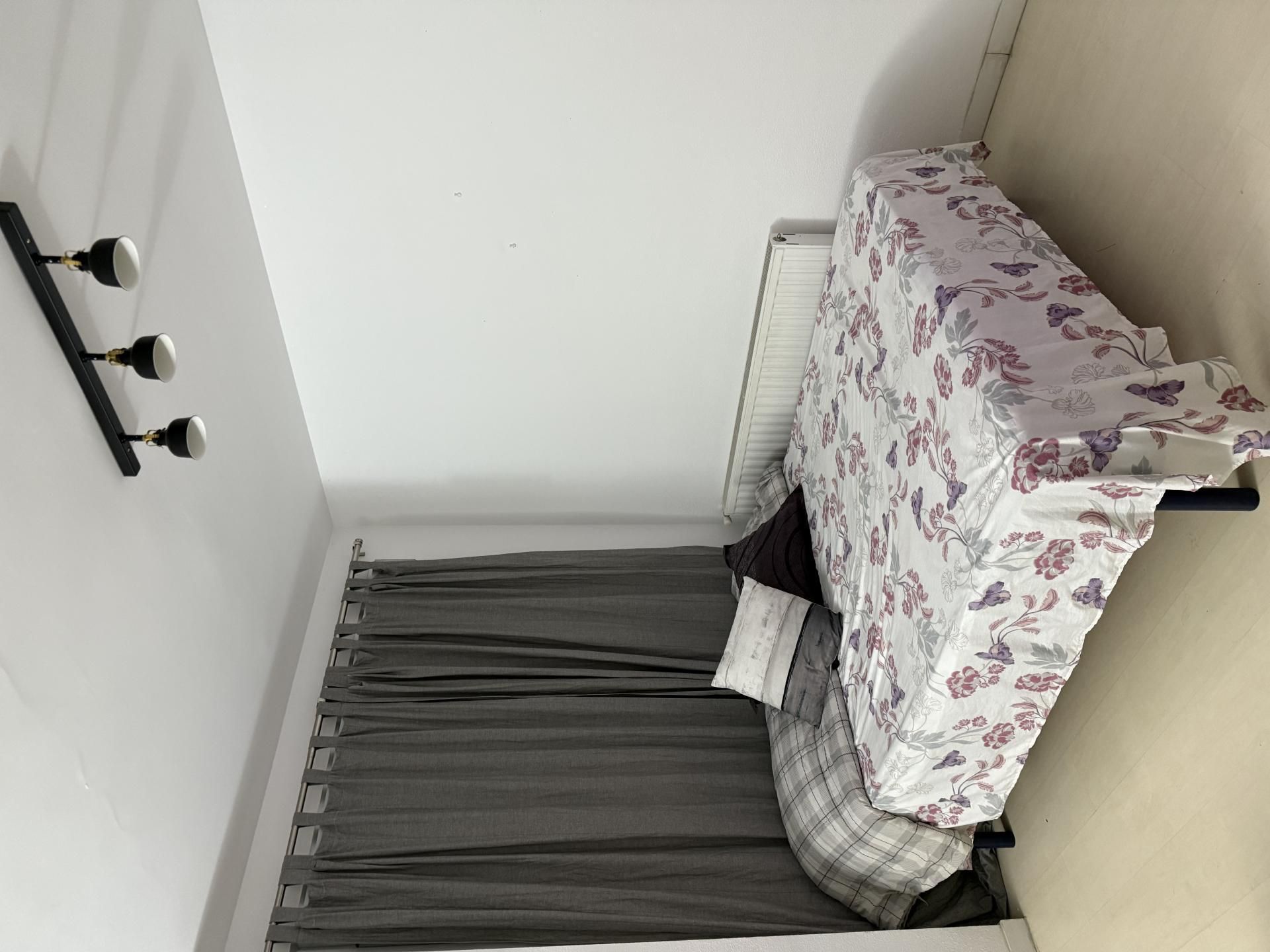 Bedroom of Study for share in  Madrid Capital  with Heating, Swimming Pool and Furnished