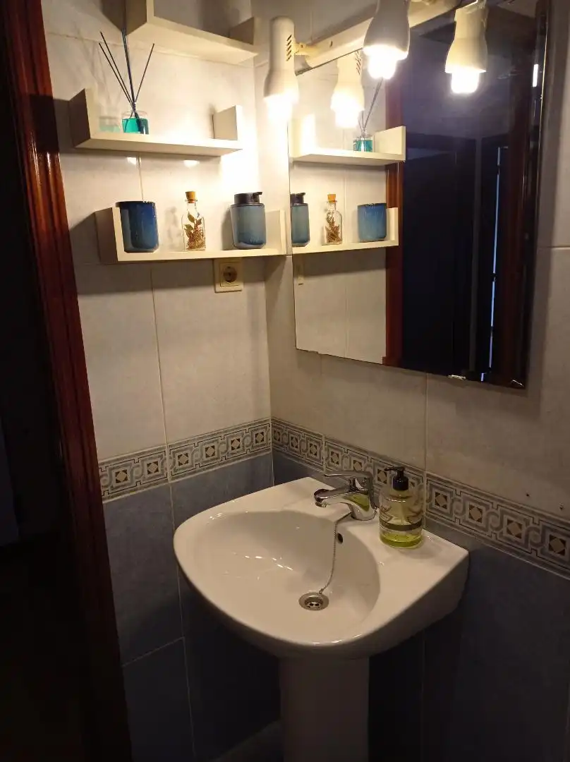 Badezimmer von Wohnungen zum Verkauf in Castrillón mit Heizung, Parkett und Abstellraum