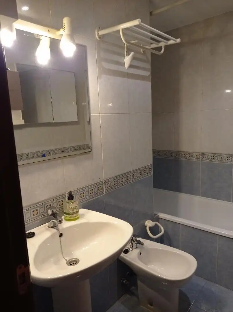 Badezimmer von Wohnungen zum Verkauf in Castrillón mit Heizung, Parkett und Abstellraum