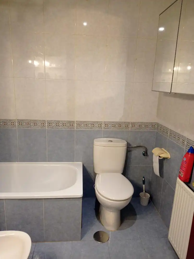 Badezimmer von Wohnungen zum Verkauf in Castrillón mit Heizung, Parkett und Abstellraum