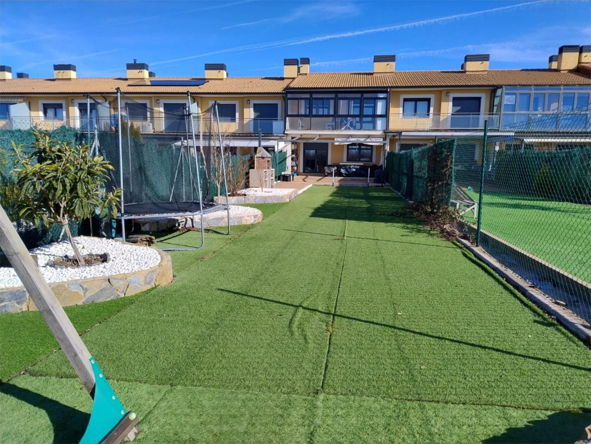 Single-family semi-detached for sale in Calle Rio Duero, 76, Garray Garden of Single-family semi-detached for sale in Garray with Heating and Furnished