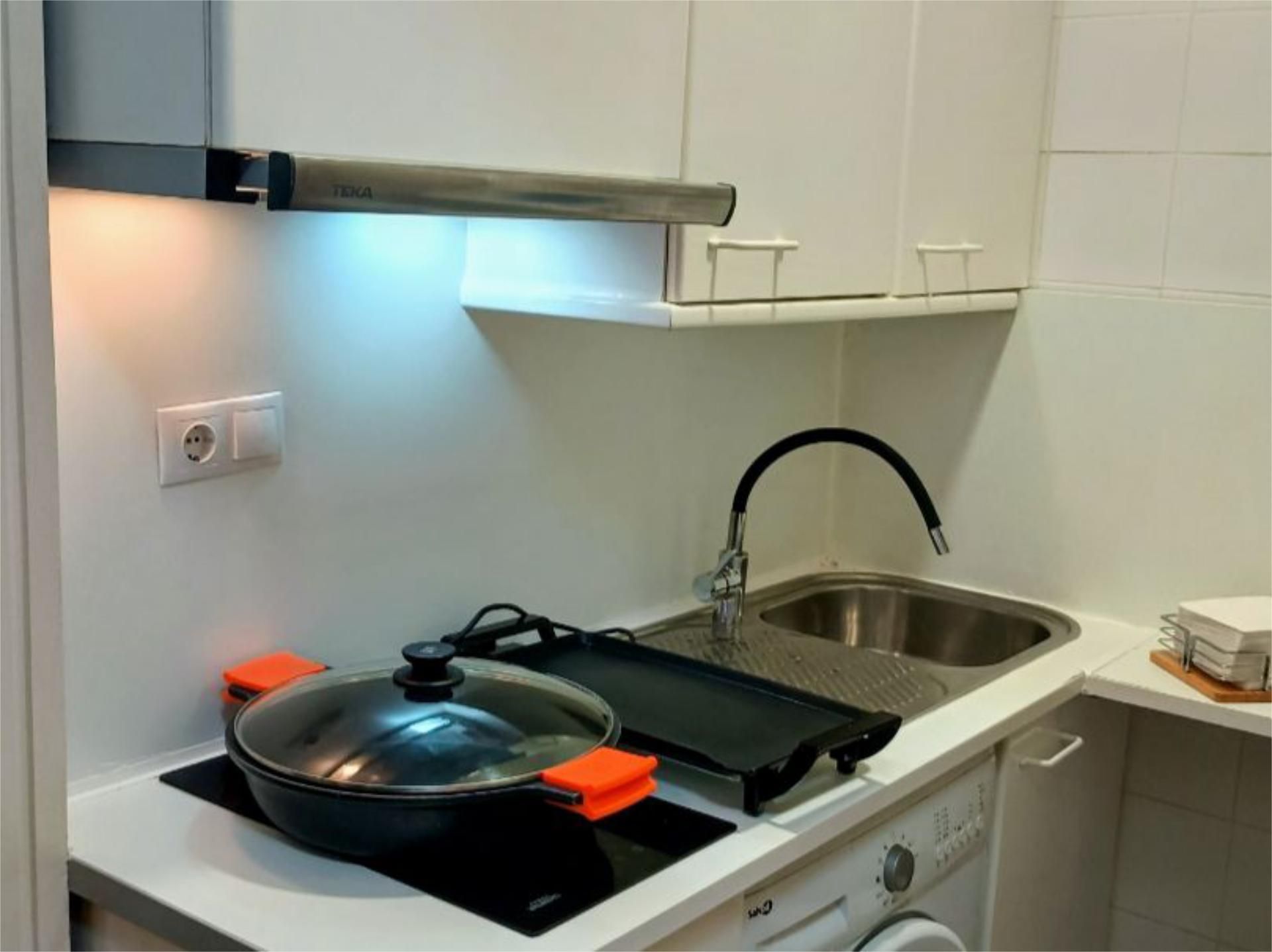 Flat for rent in Calle de Rafael Herrera, 11, Castilla