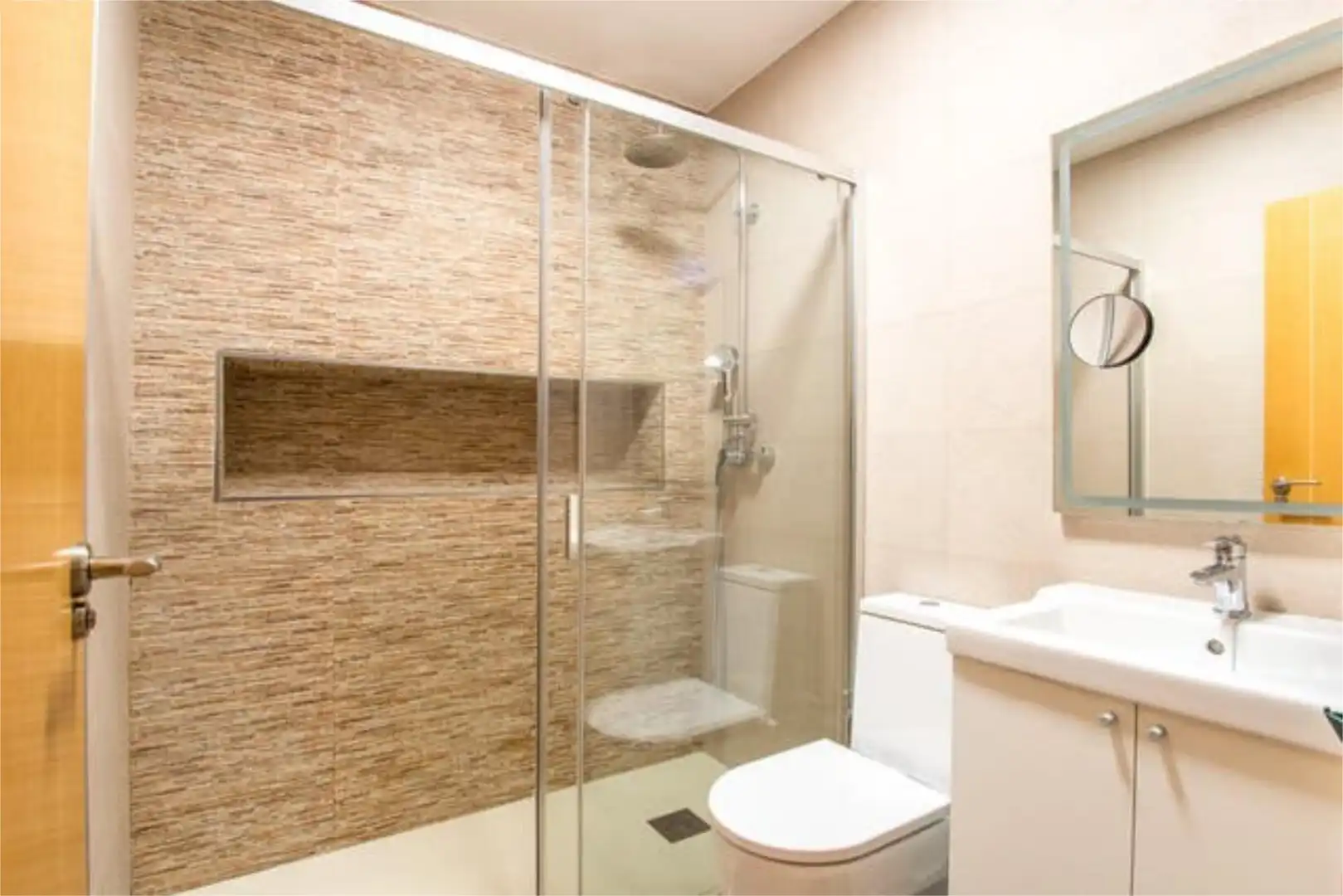 Flat for sale in Zeneta Bathroom of Flat for sale in Murcia with Terrace and Storage room