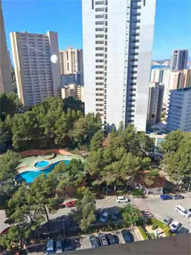 Vista exterior de Piso de alquiler en Benidorm con Jardín privado, Terraza y Piscina