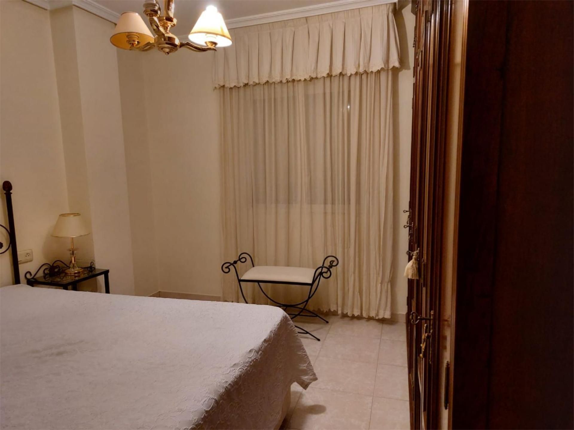 Bedroom of Flat for rent in Plasencia  with Air Conditioner, Heating and Terrace