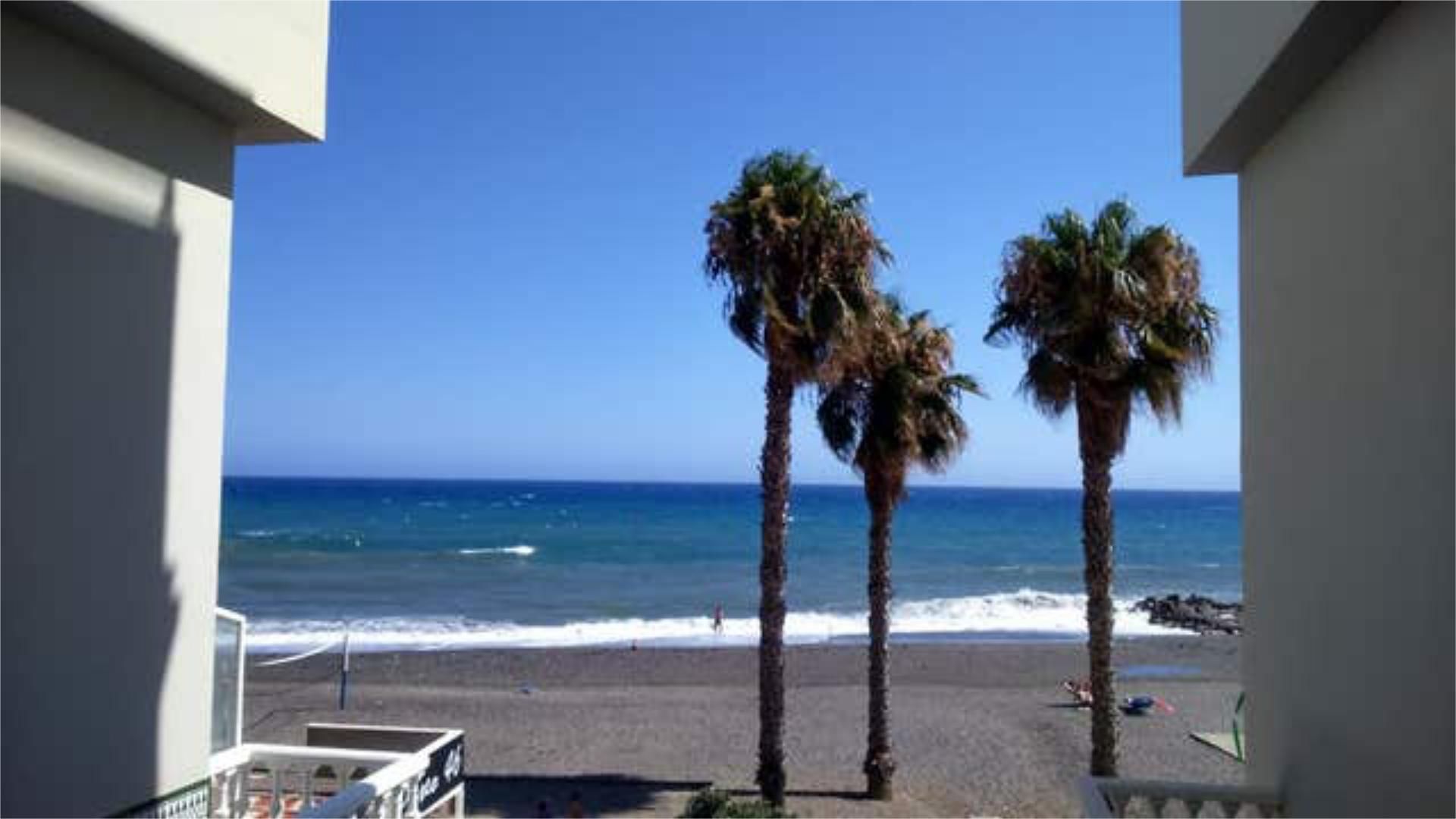 Vista exterior de Apartamento de alquiler en Vélez-Málaga con Terraza y Amueblado