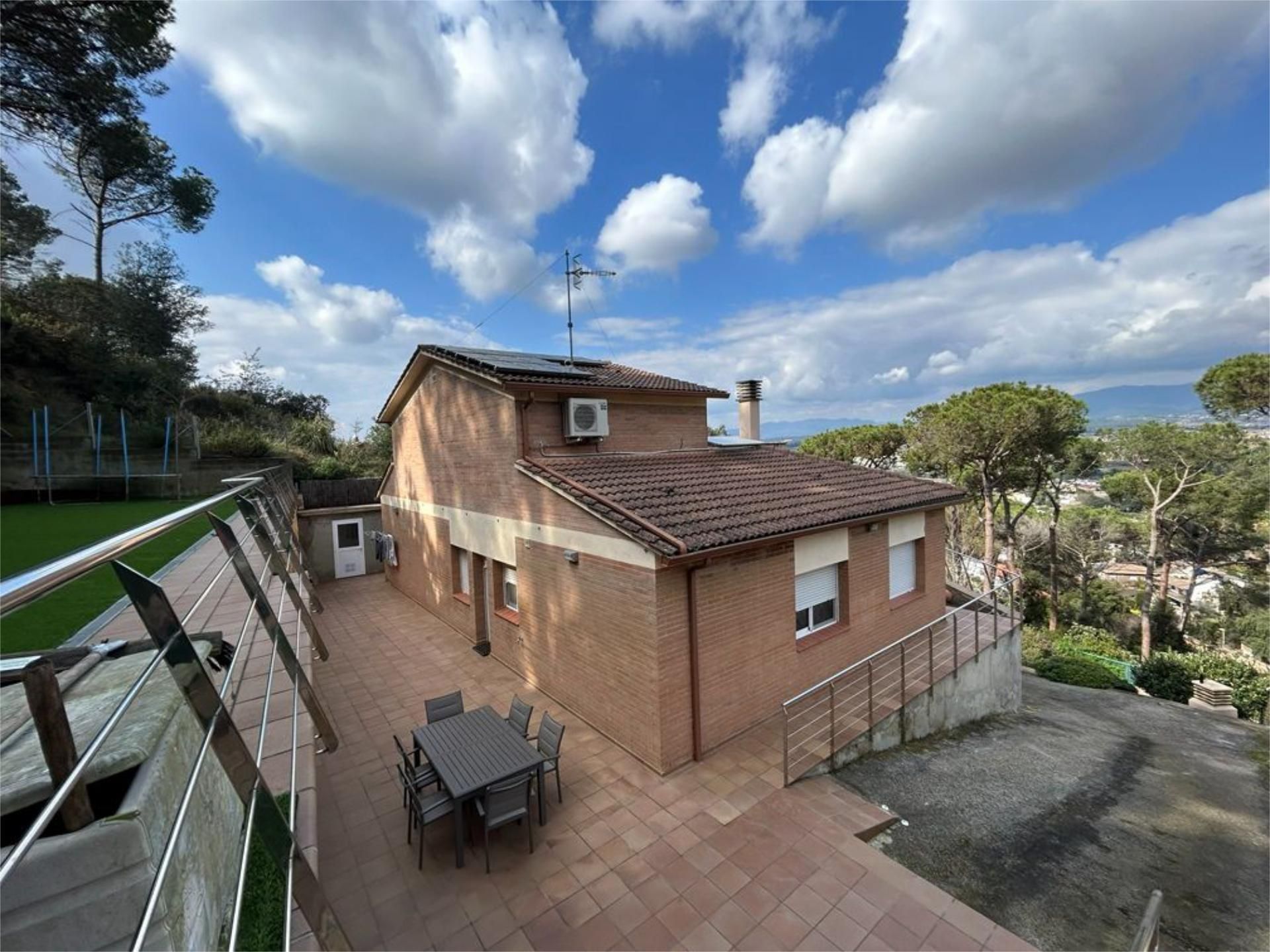 Exterior view of House or chalet for sale in Llinars del Vallès  with Air Conditioner, Terrace and Balcony