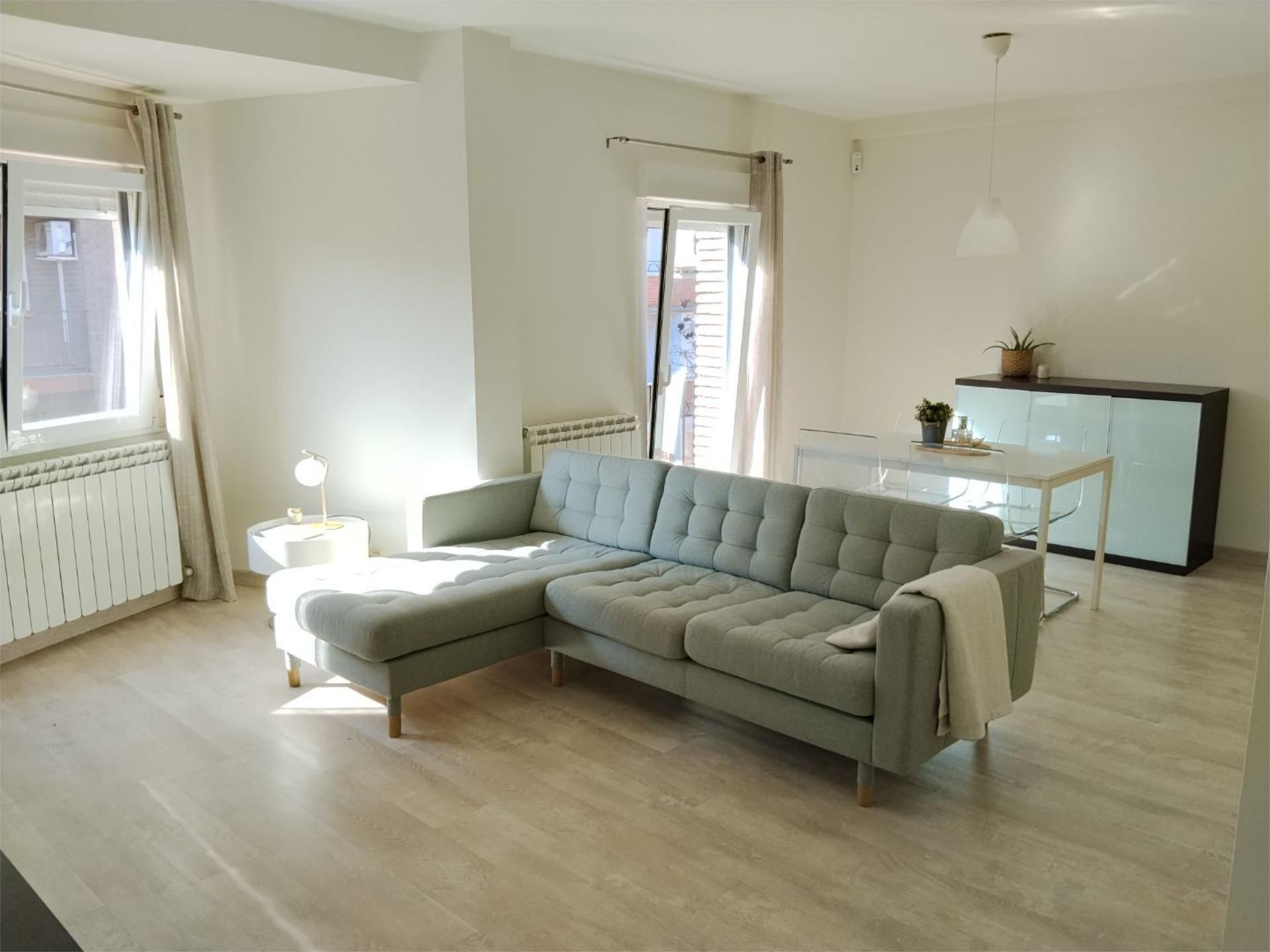 Living room of Flat for sale in  Zaragoza Capital  with Air Conditioner, Heating and Parquet flooring