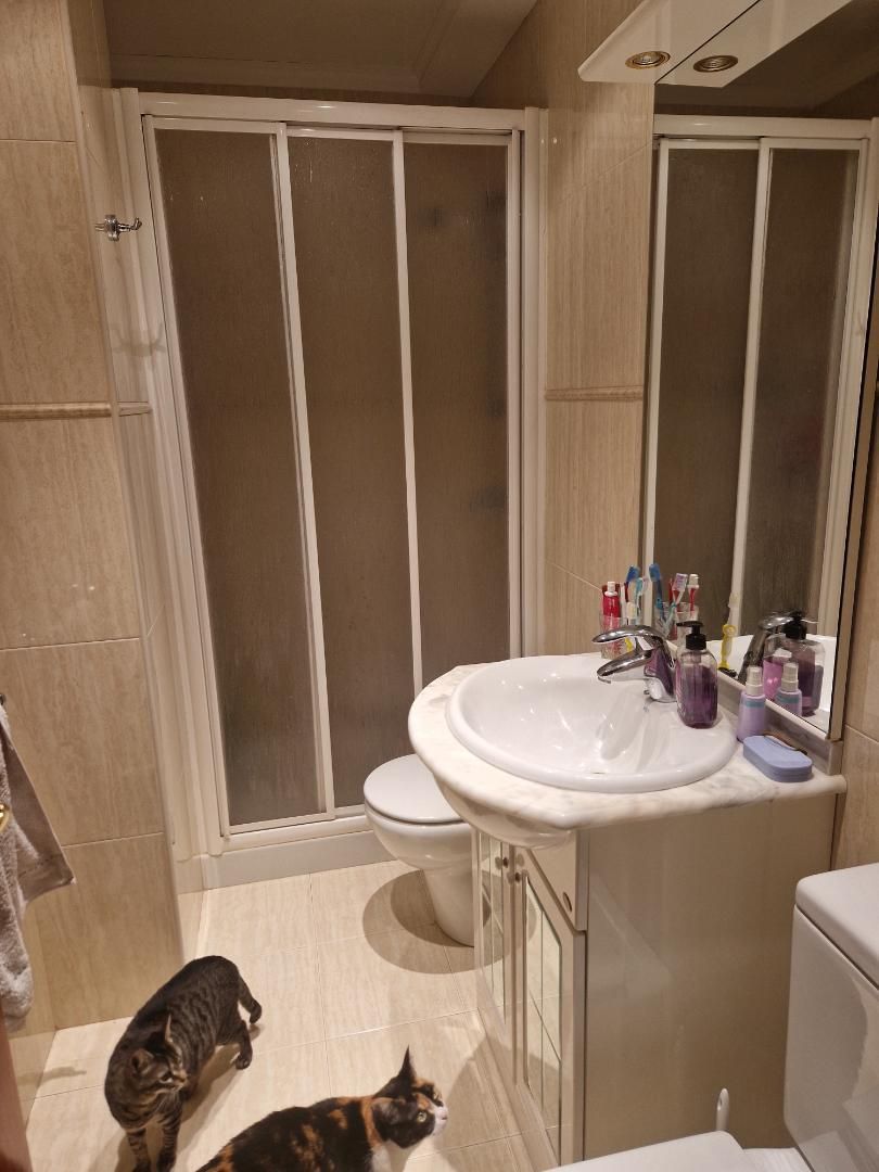 Badezimmer von Wohnung zum Verkauf in Legazpi mit Balkon