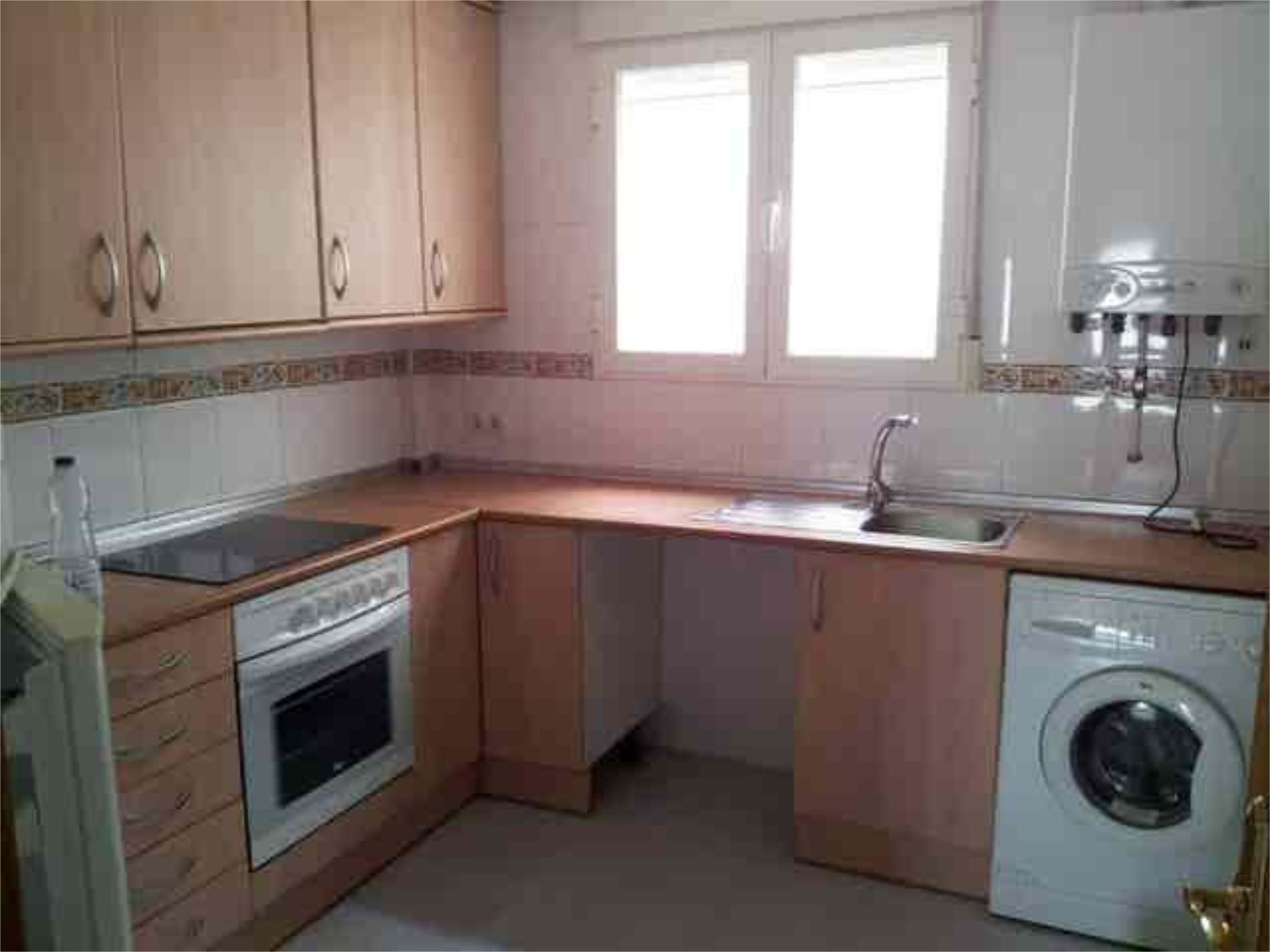 Cuina de Pis de lloguer en  Toledo Capital amb Calefacció, Traster i Moblat