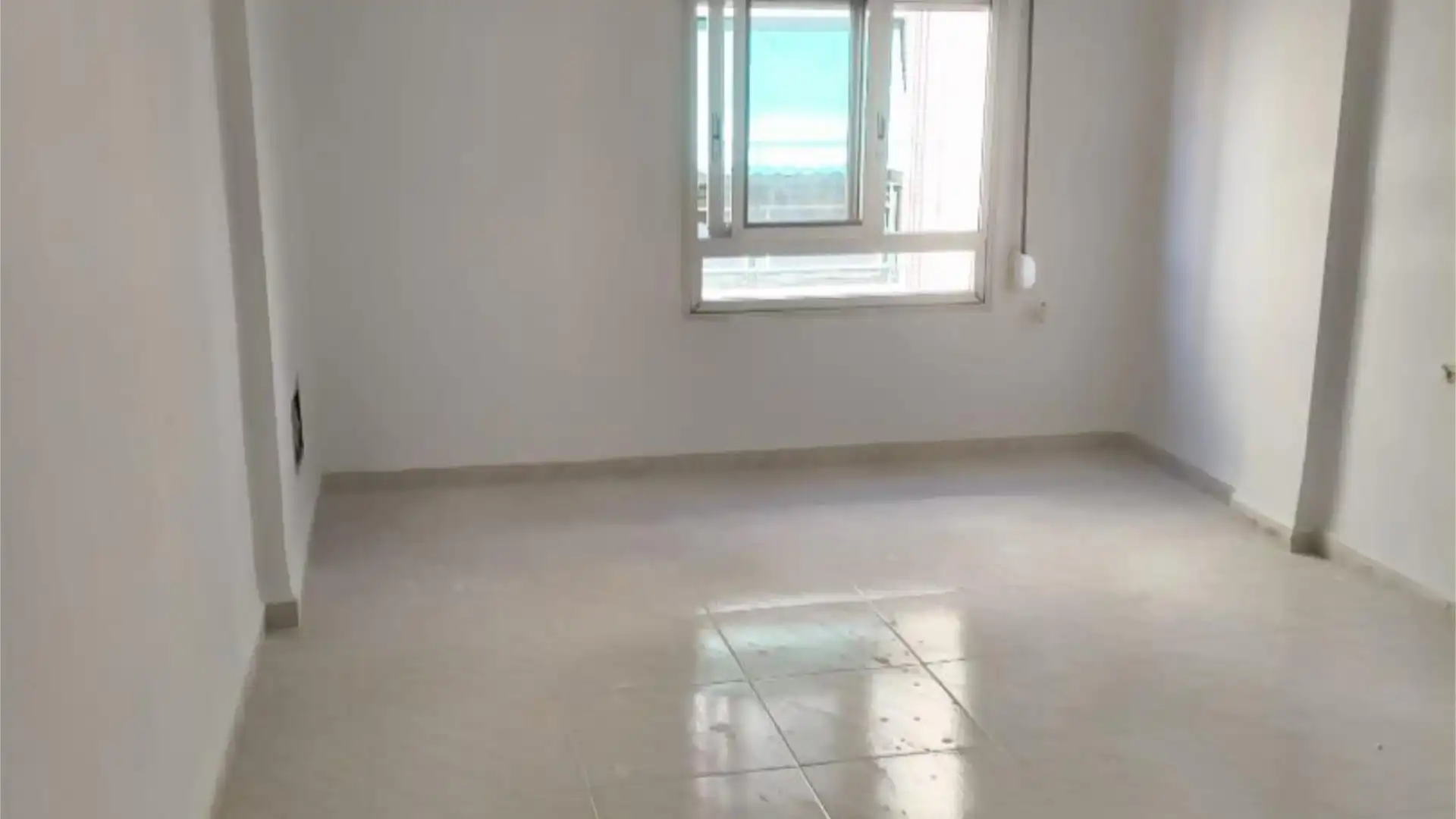 Flat for rent in Paterna  with Air Conditioner and Balcony