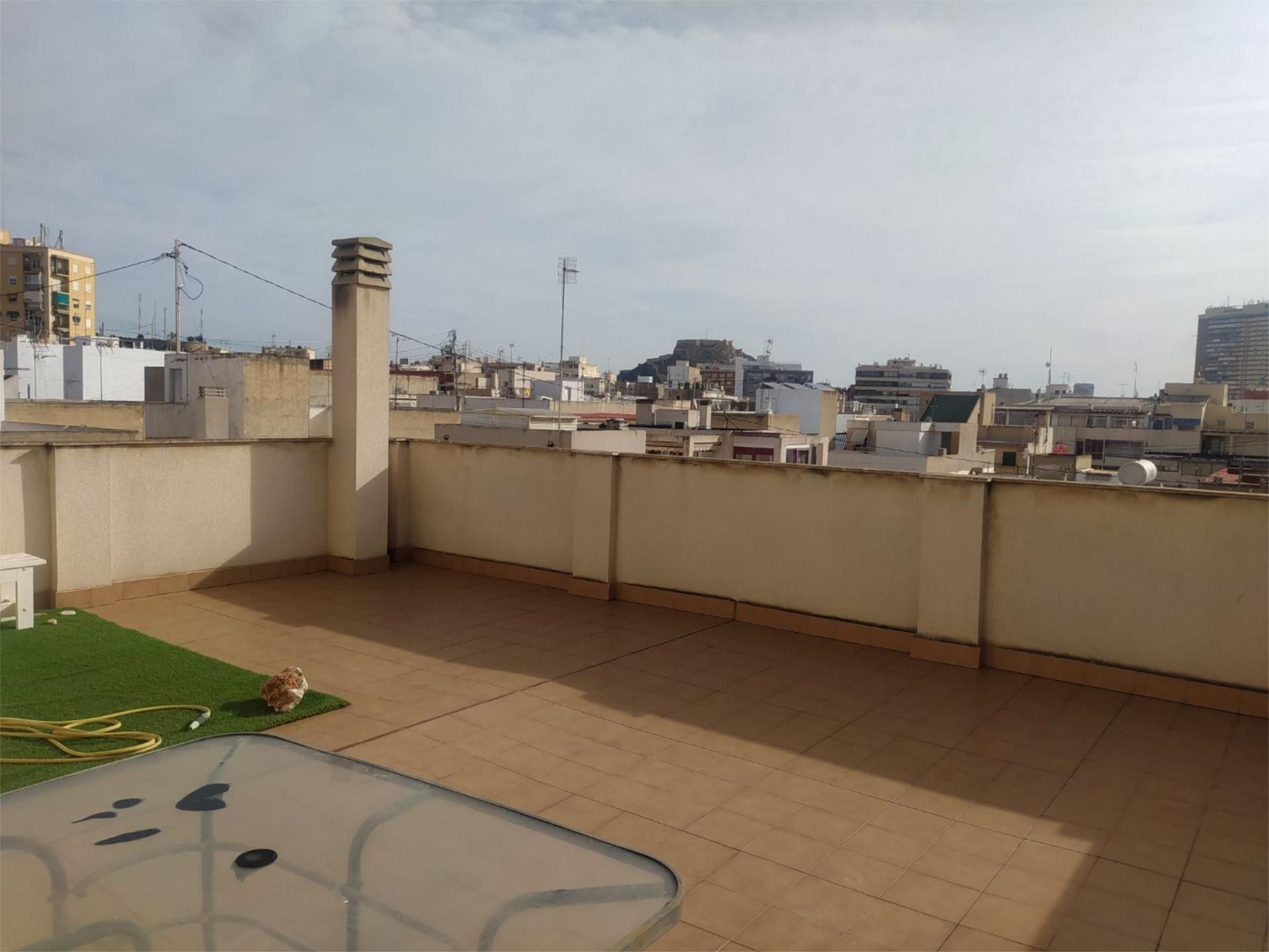 Dachboden zum Verkauf in Carrer Alcala, 1, Santo Domigo Terrasse von Dachboden zum Verkauf in Alicante / Alacant mit Klimaanlage, Terrasse und Abstellraum