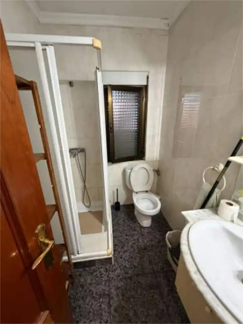 Baño de Apartamento en venta en León Capital  con Calefacción y Amueblado