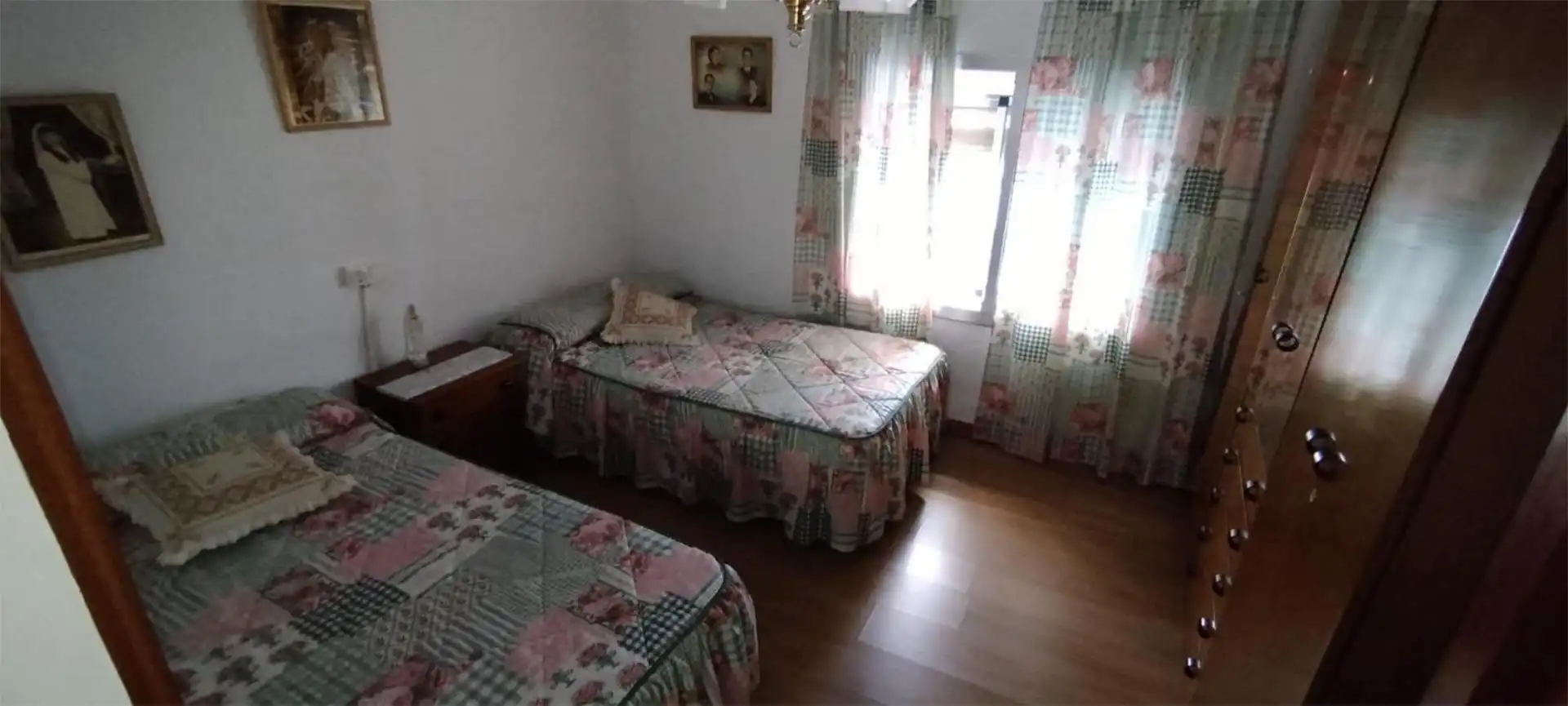 Casa adosada en venta en Calle San Roque, 8, Santa Cruz de Mudela Habitación de Casa adosada en venta en Santa Cruz de Mudela con Terraza y Amueblado
