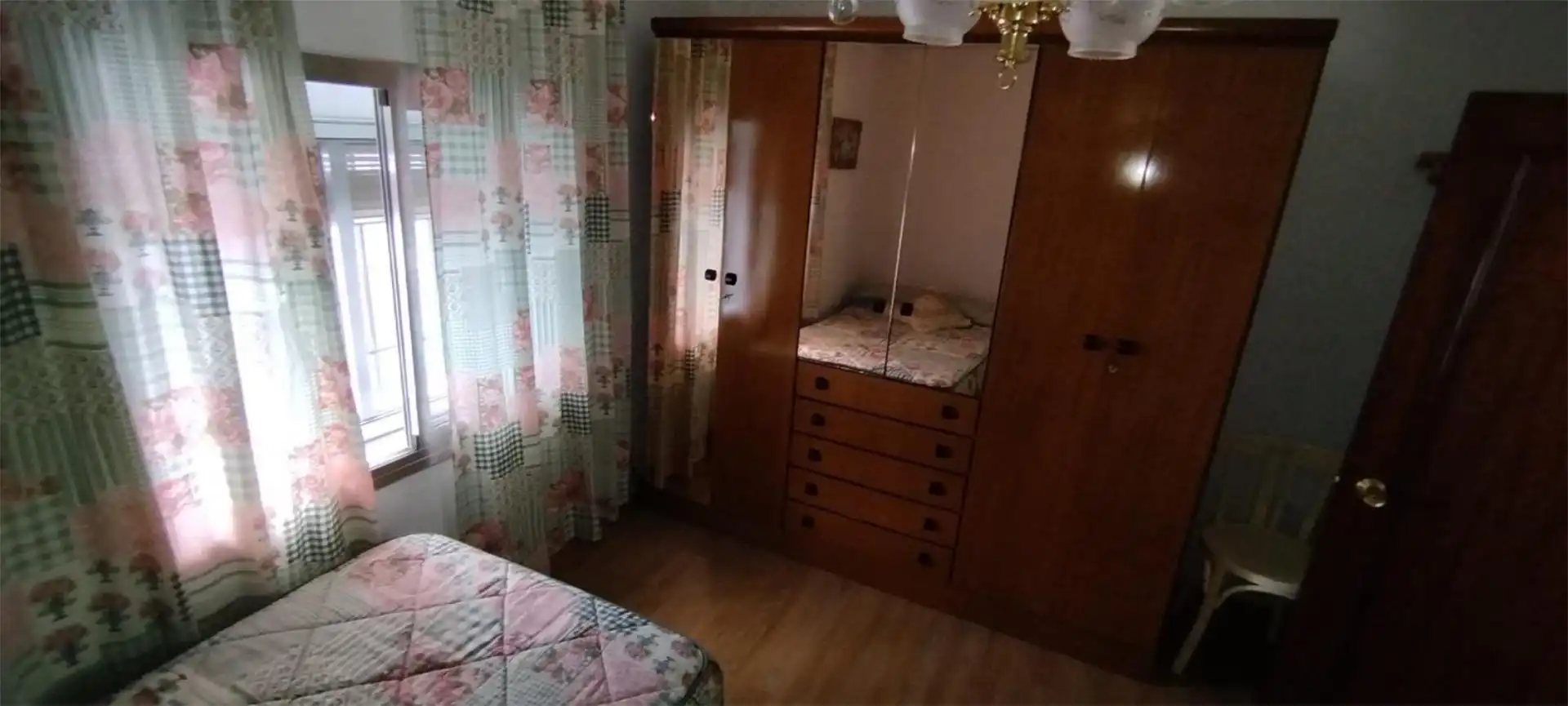 Casa adosada en venta en Calle San Roque, 8, Santa Cruz de Mudela Habitación de Casa adosada en venta en Santa Cruz de Mudela con Terraza y Amueblado